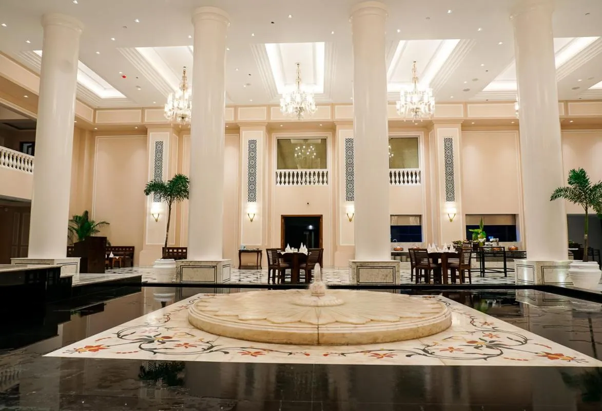 Restaurant/places to eat in Clarks Avadh