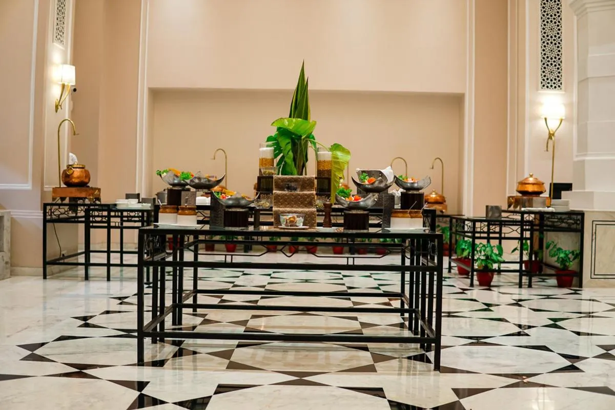 Breakfast in Clarks Avadh