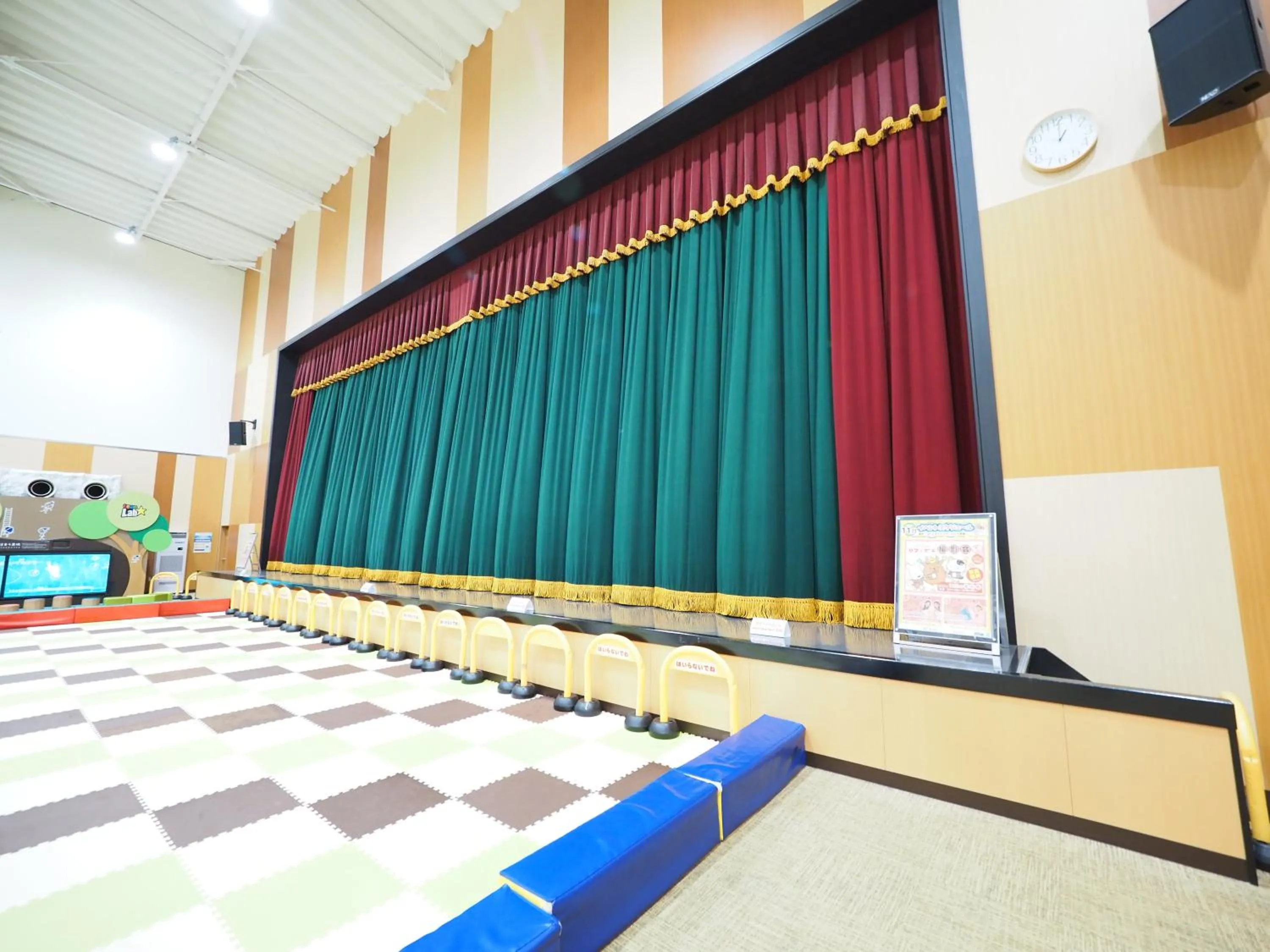 Entertainment in Nara Plaza Hotel