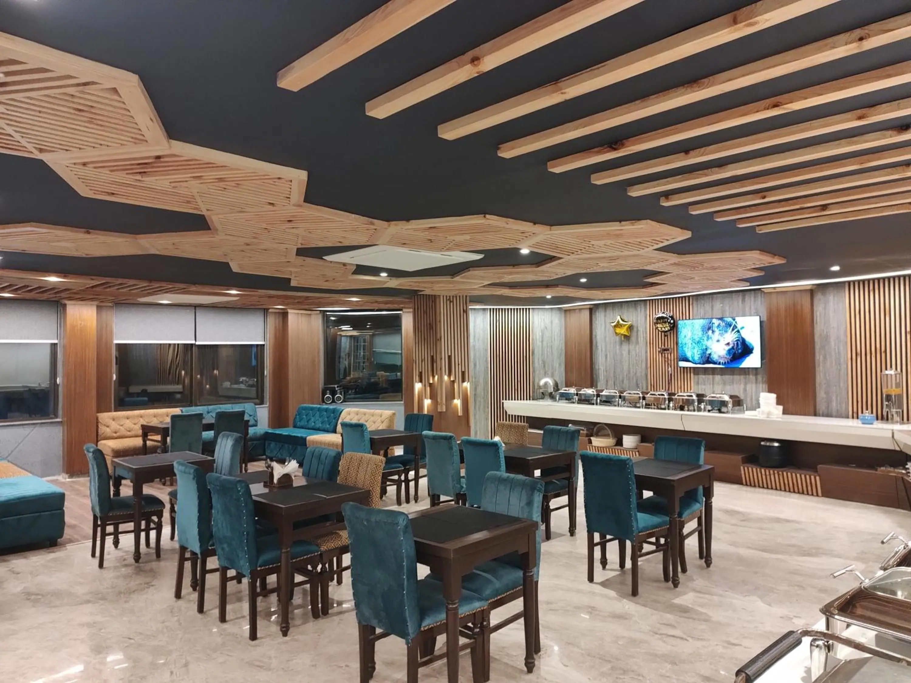 Restaurant/places to eat in Sagrika Resort Dalhousie