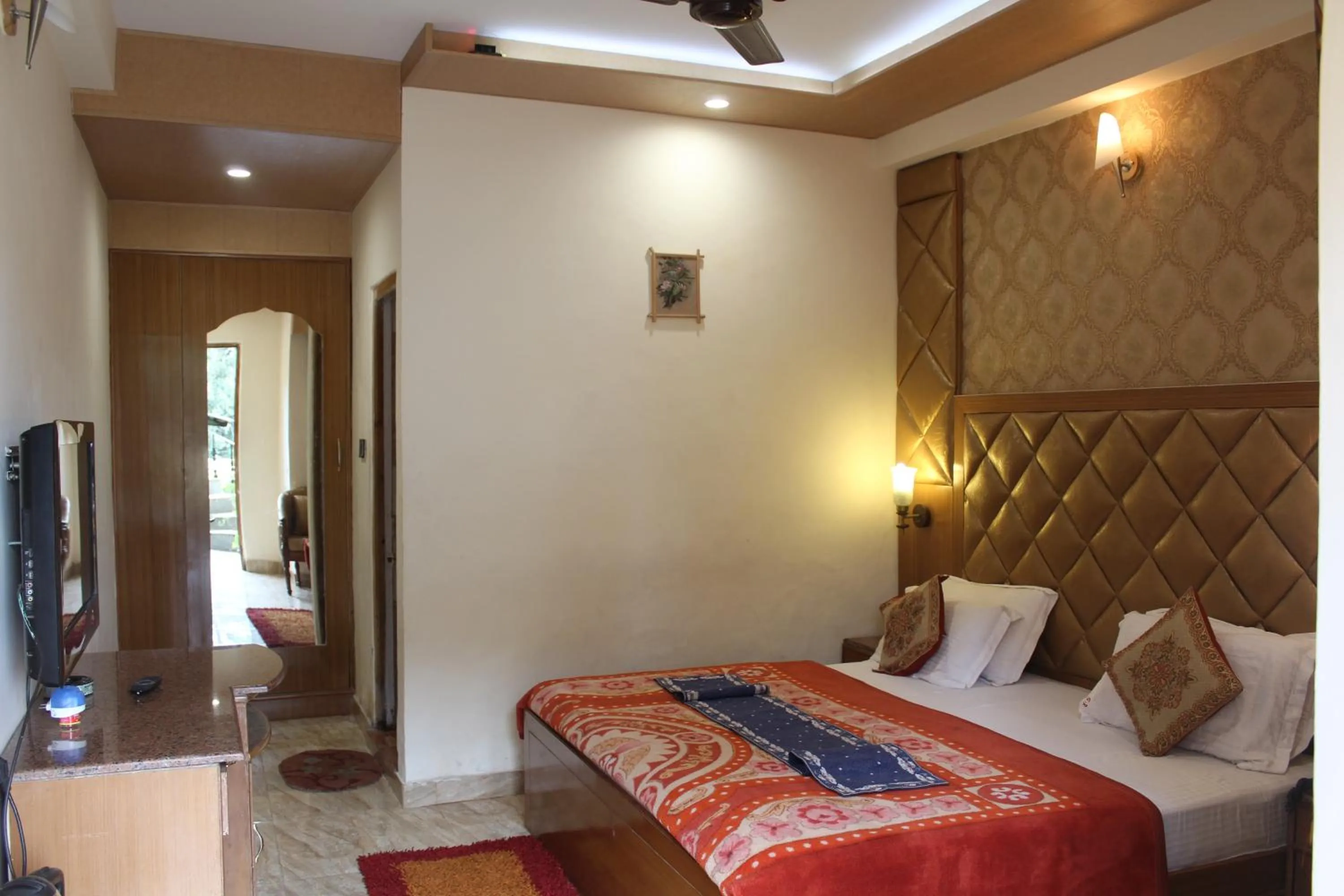 Bedroom, Bed in Sagrika Resort Dalhousie