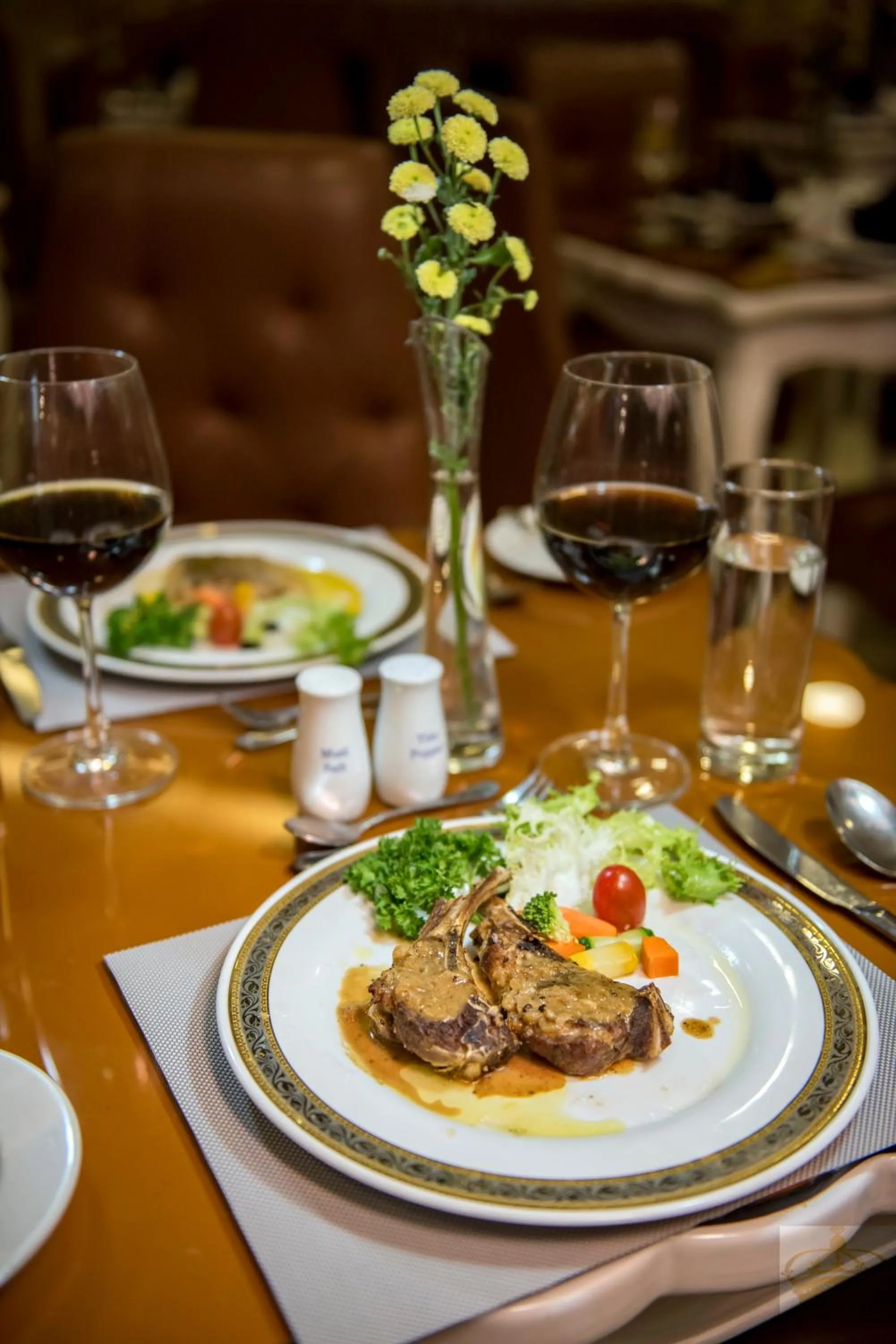 Lunch, Lunch and Dinner in Golden Crown Hotel