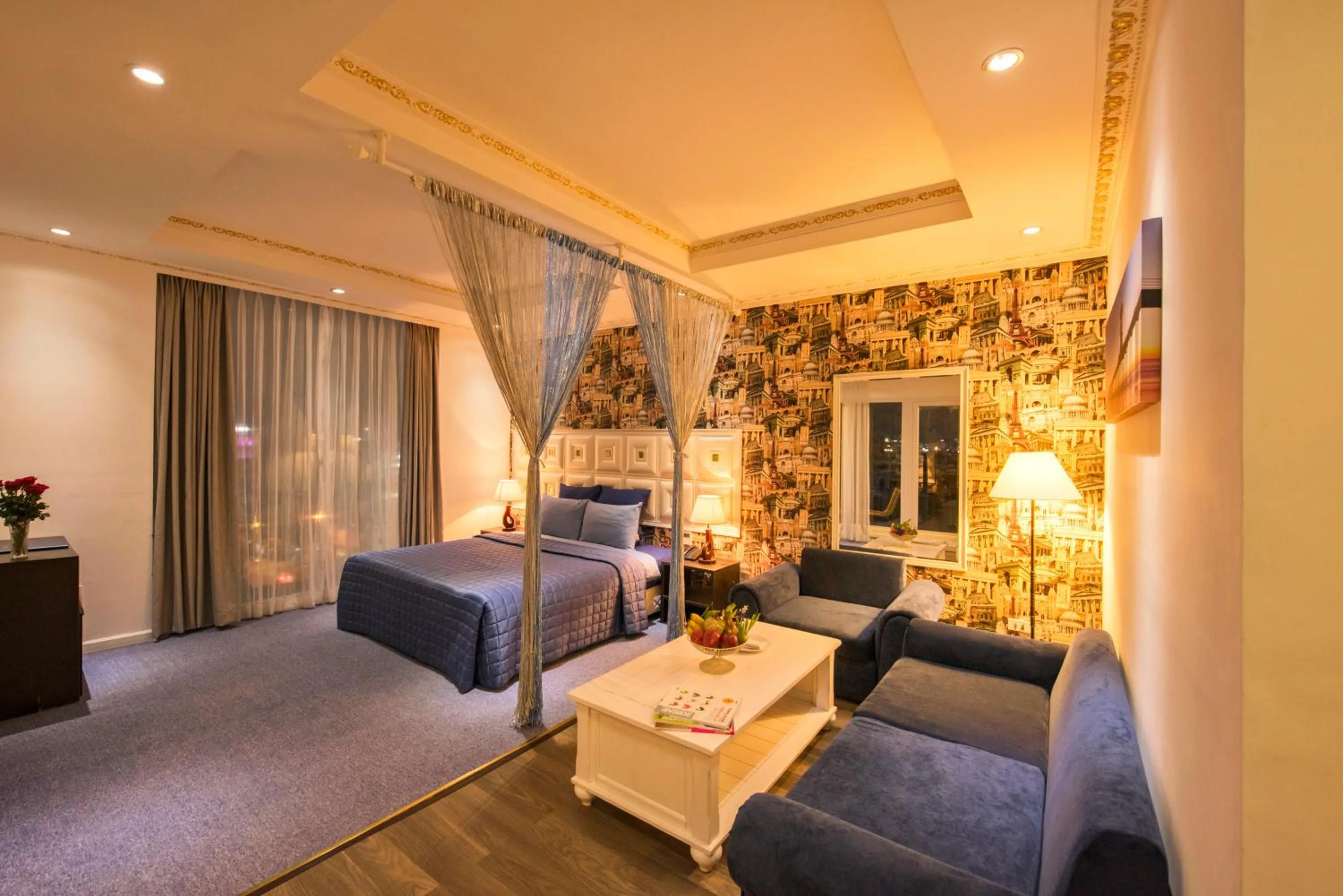 Photo of the whole room, Seating Area in Golden Crown Hotel