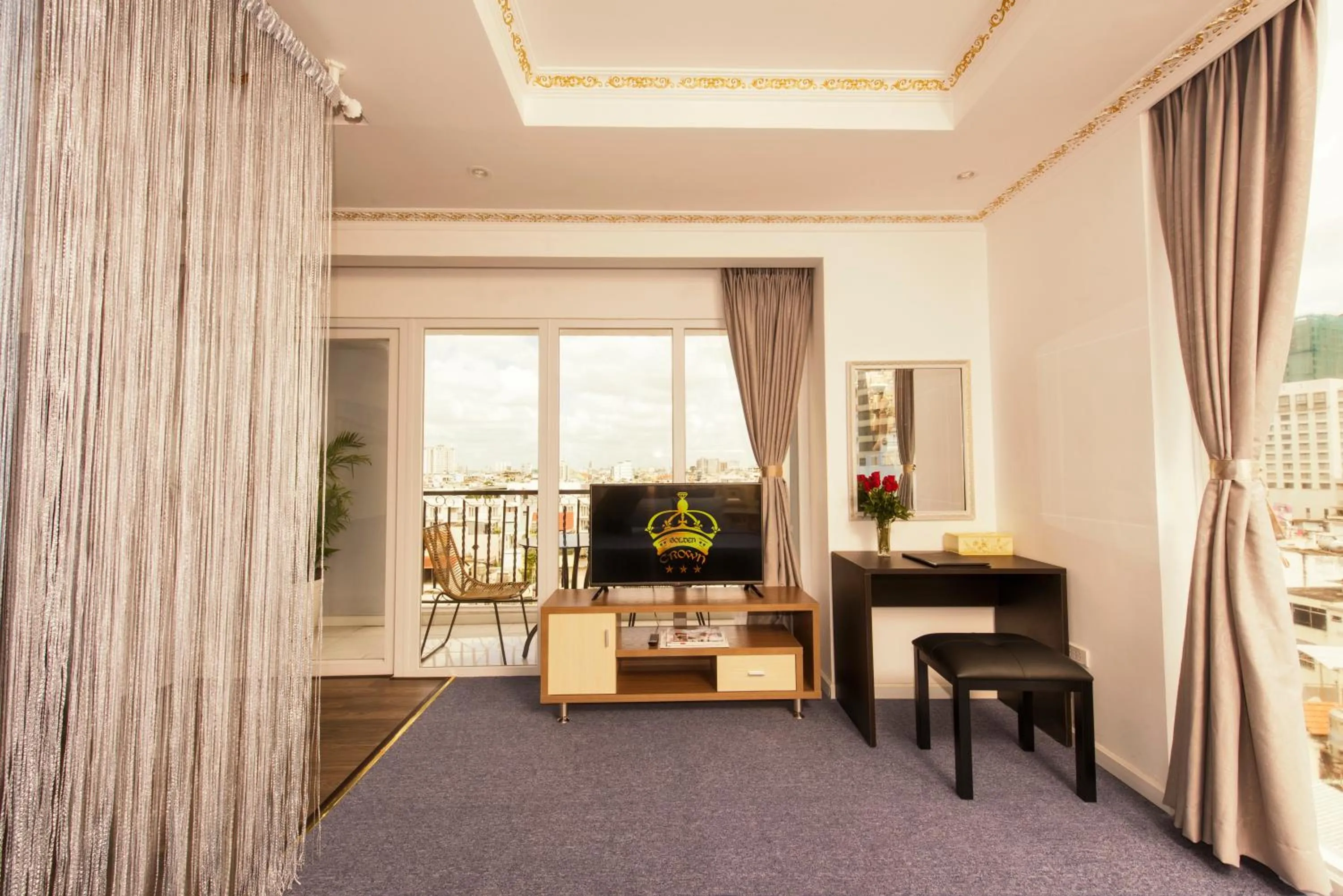 Living room, TV/Entertainment Center in Golden Crown Hotel