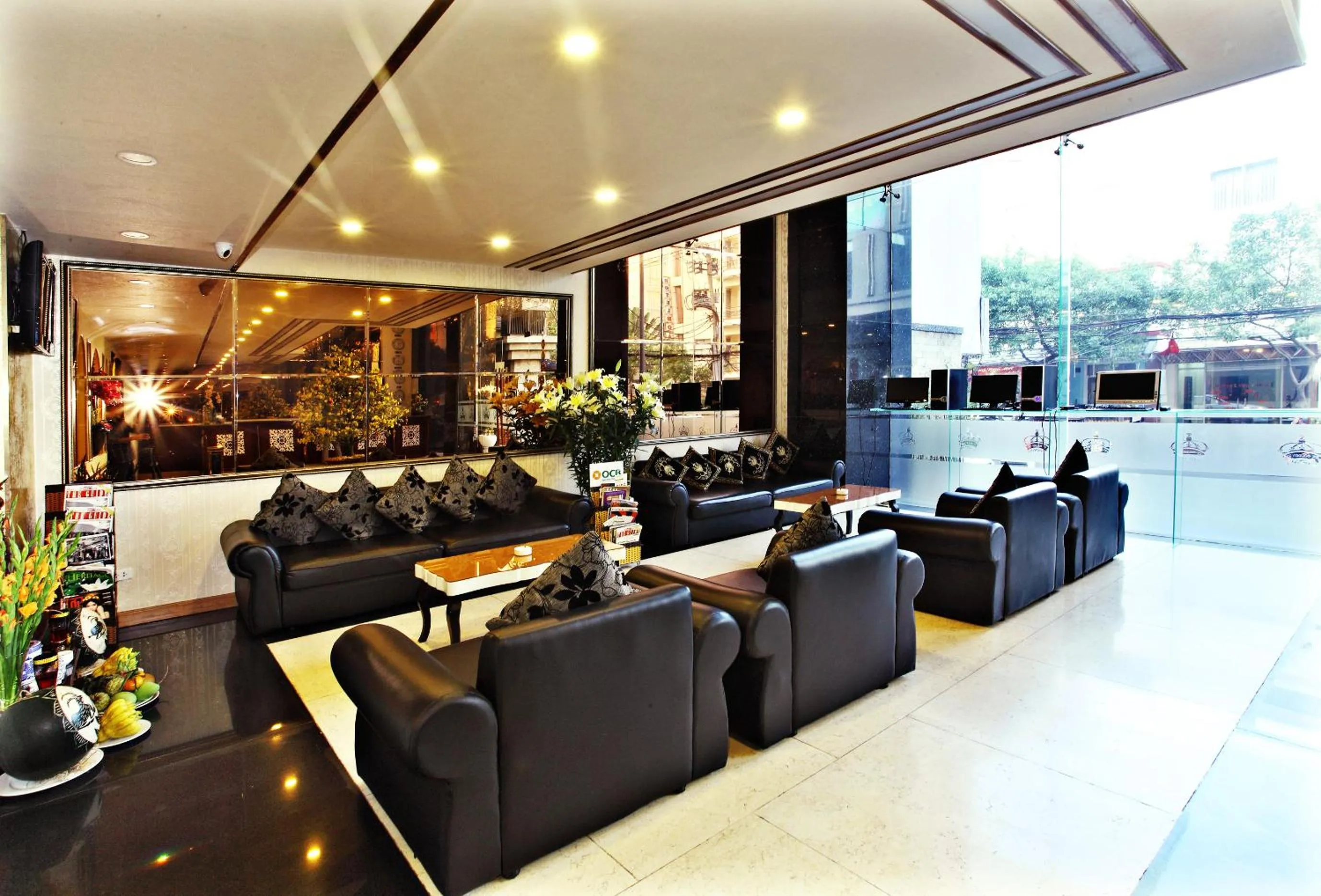 Lobby or reception in Golden Crown Hotel
