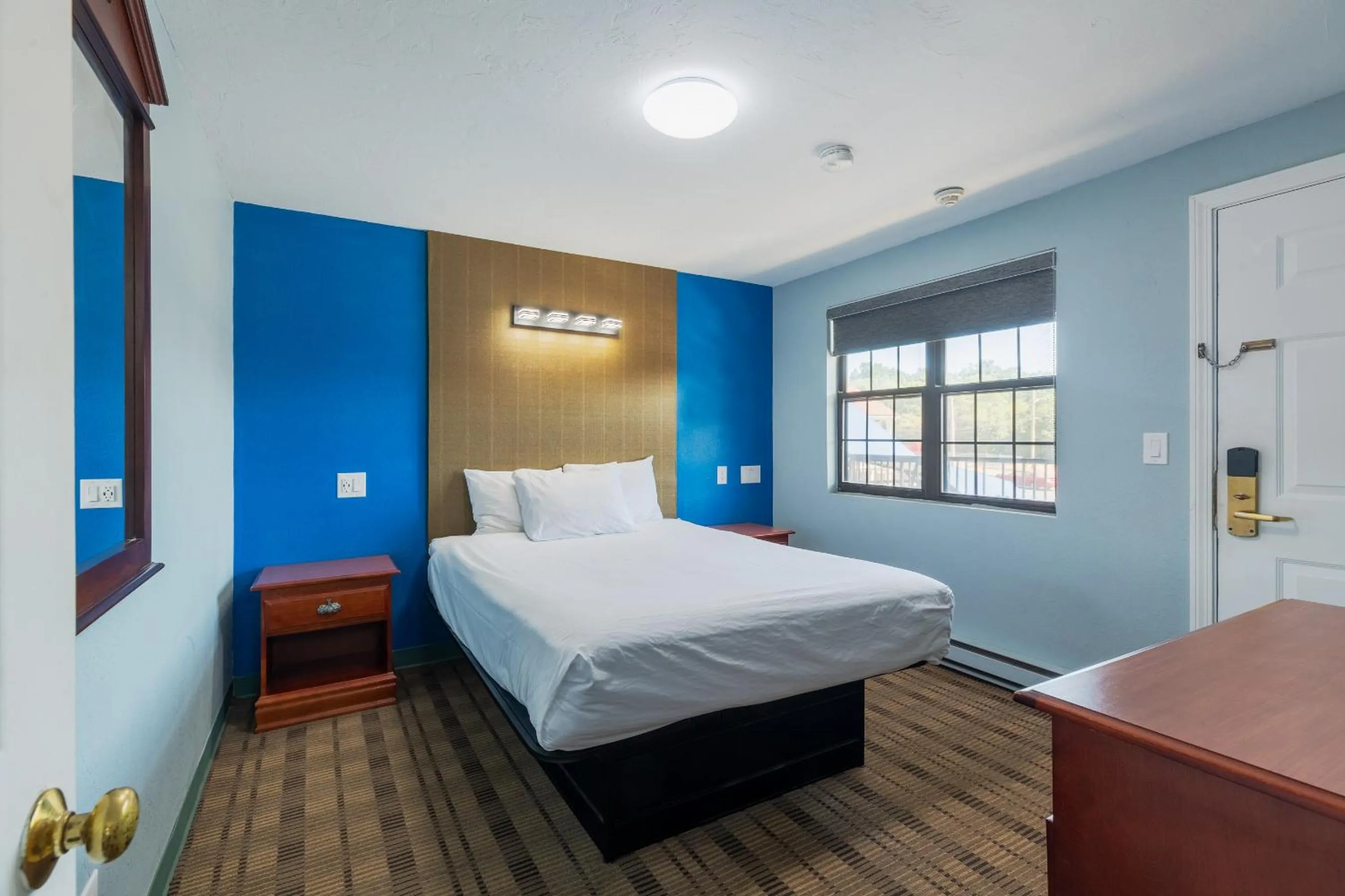 Bed in Knights Inn North Attleboro