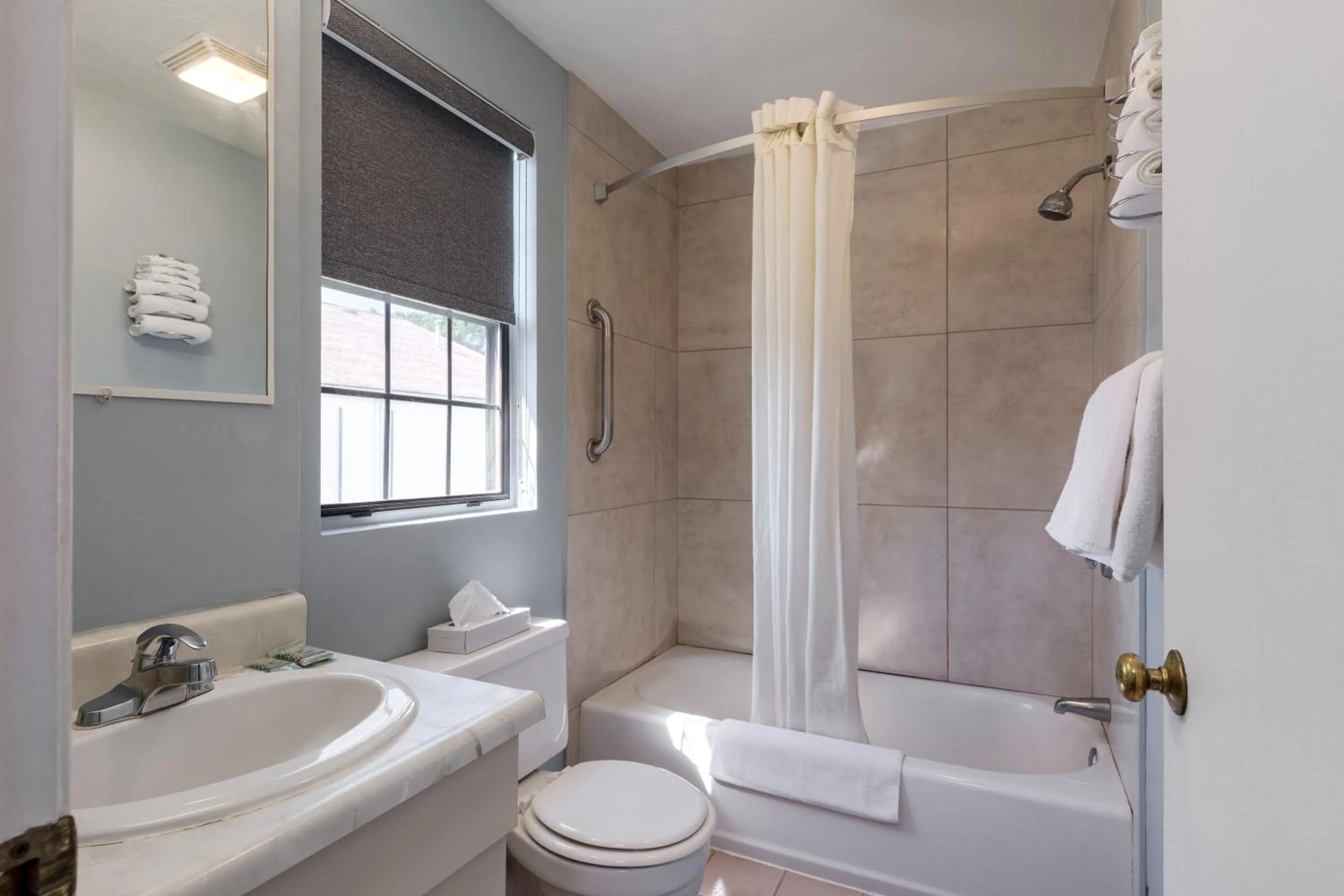 Shower in Knights Inn North Attleboro