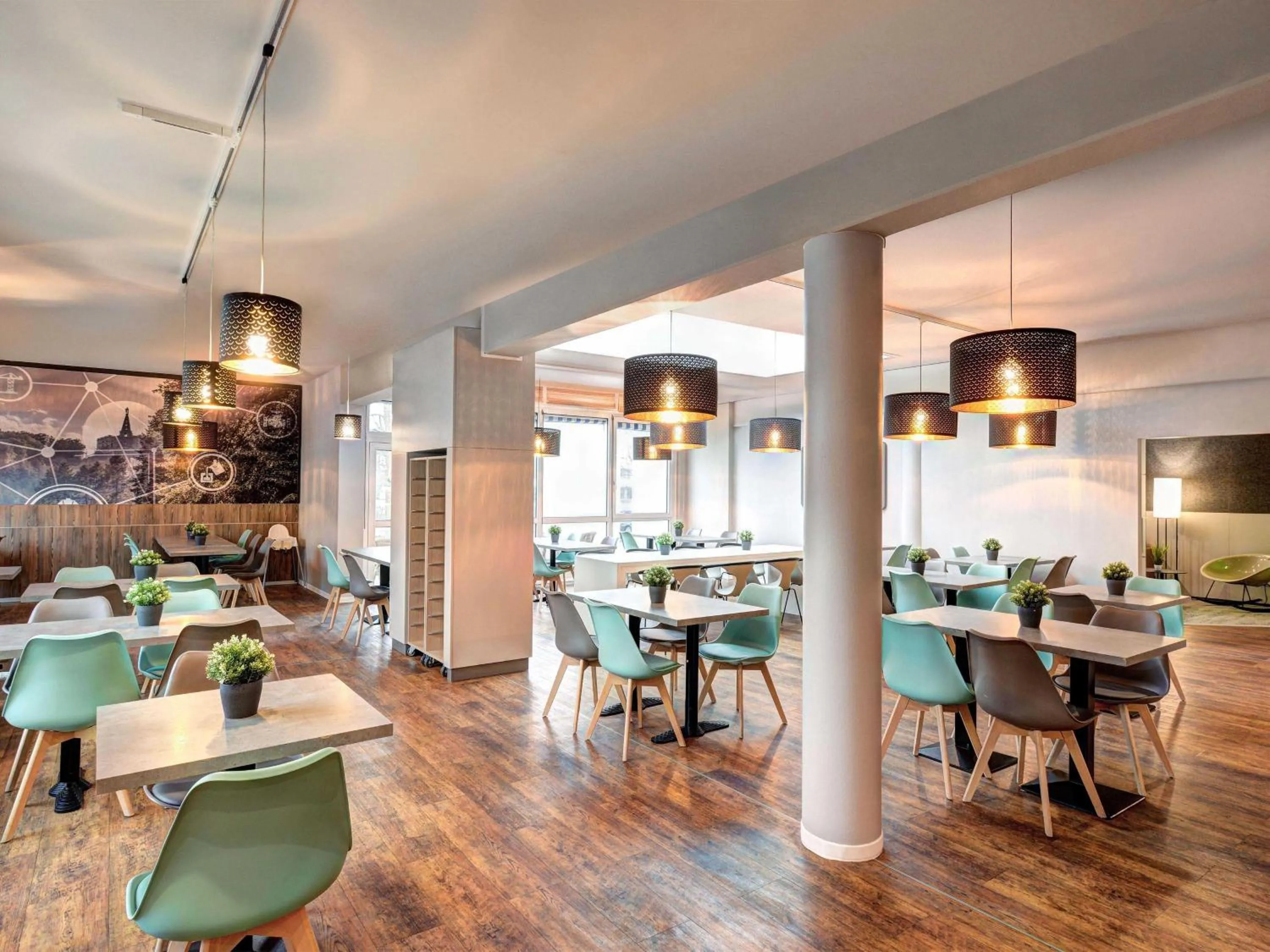 Restaurant/places to eat in B&B HOTEL Kassel-Industriepark