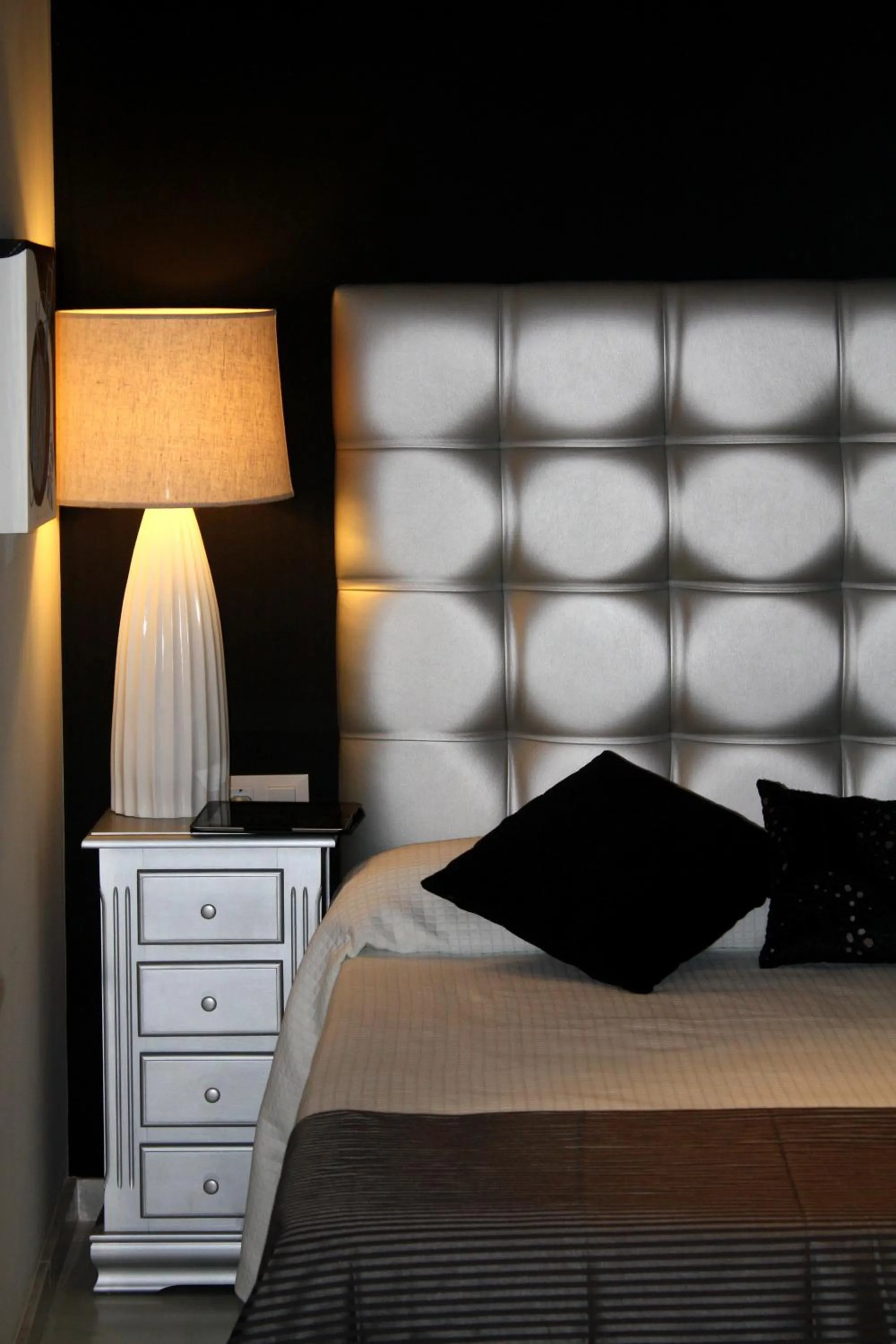 Bed in Singular Virgenes