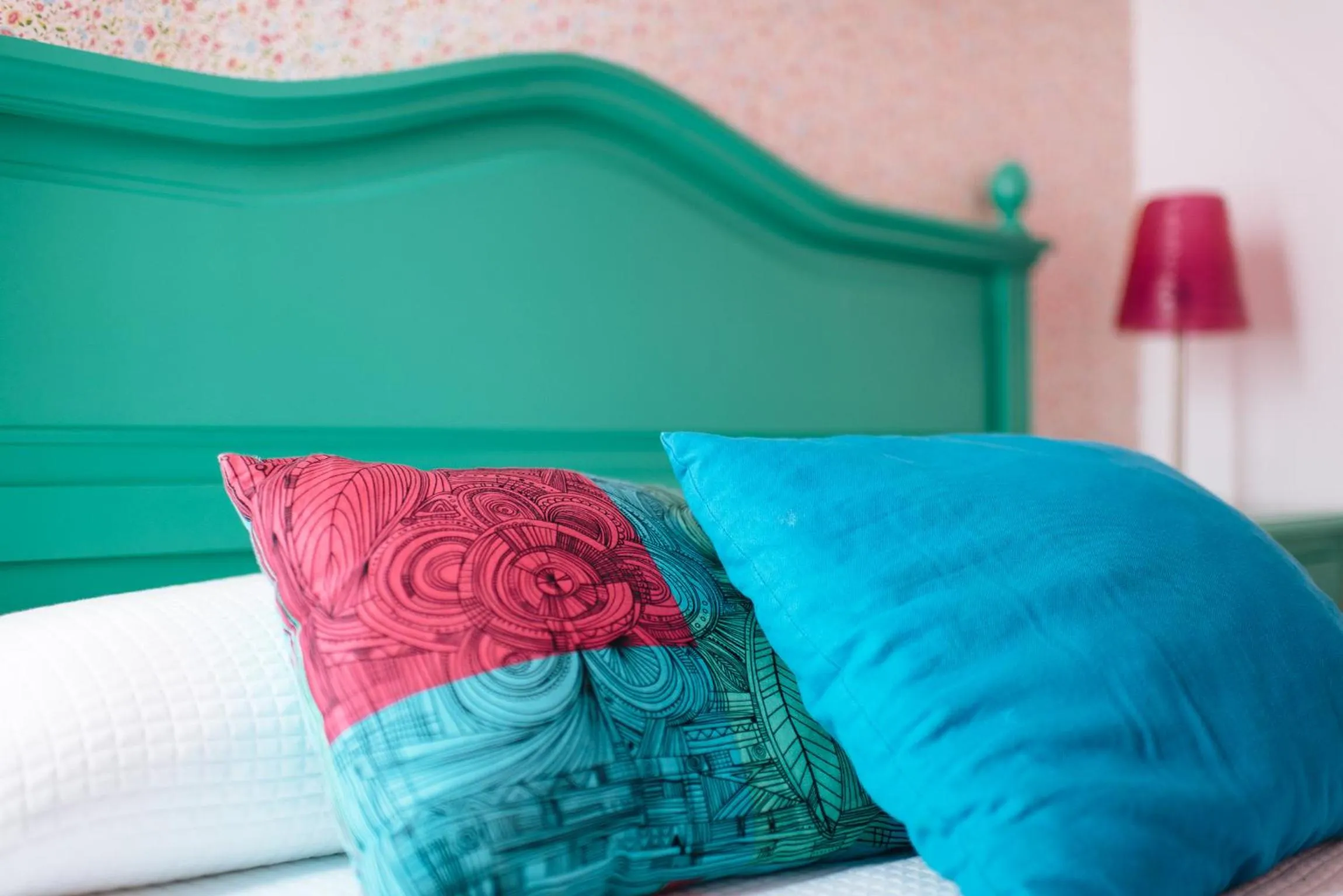 Bed in Singular Virgenes