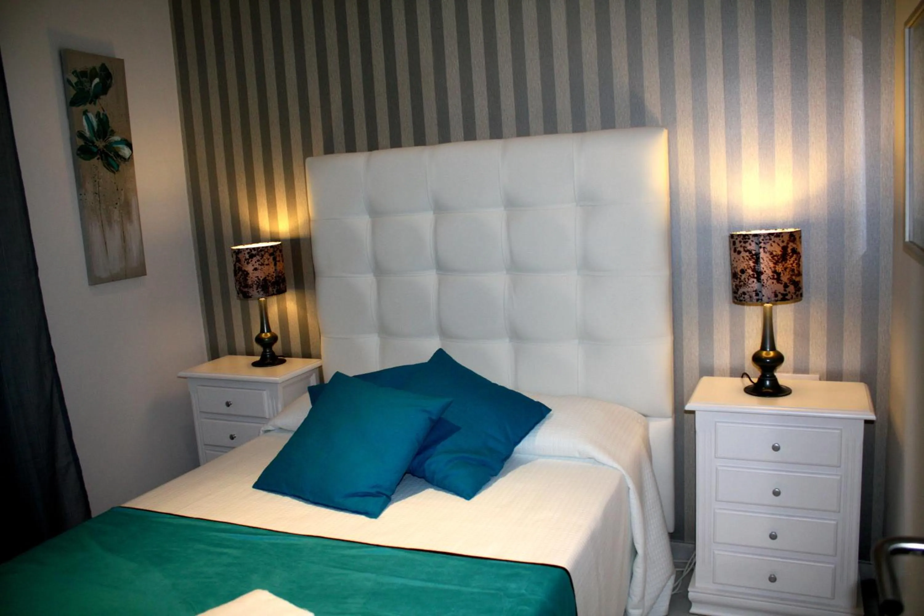 Bedroom, Bed in Singular Virgenes