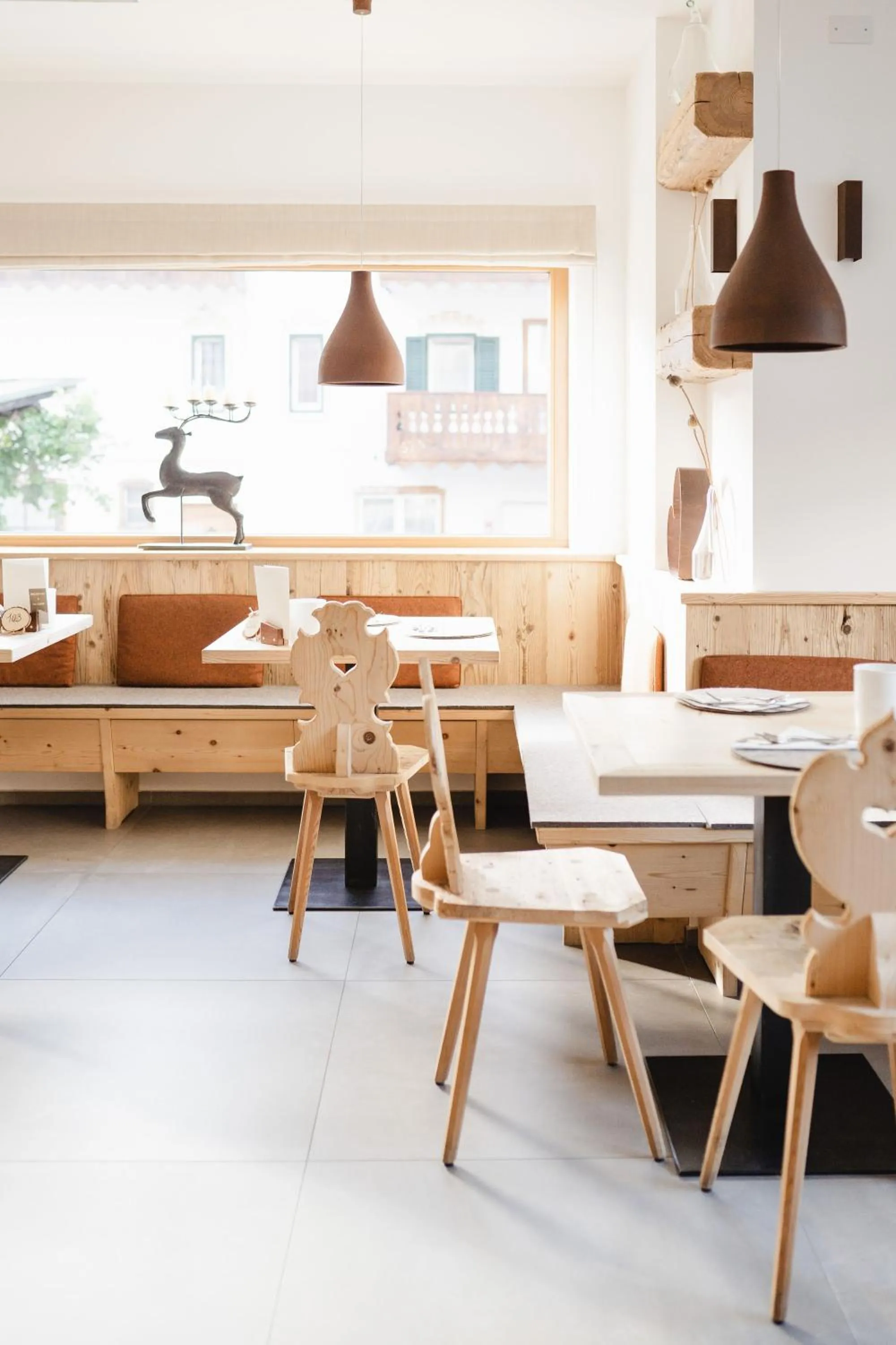 Restaurant/places to eat in Camina Suite and Spa