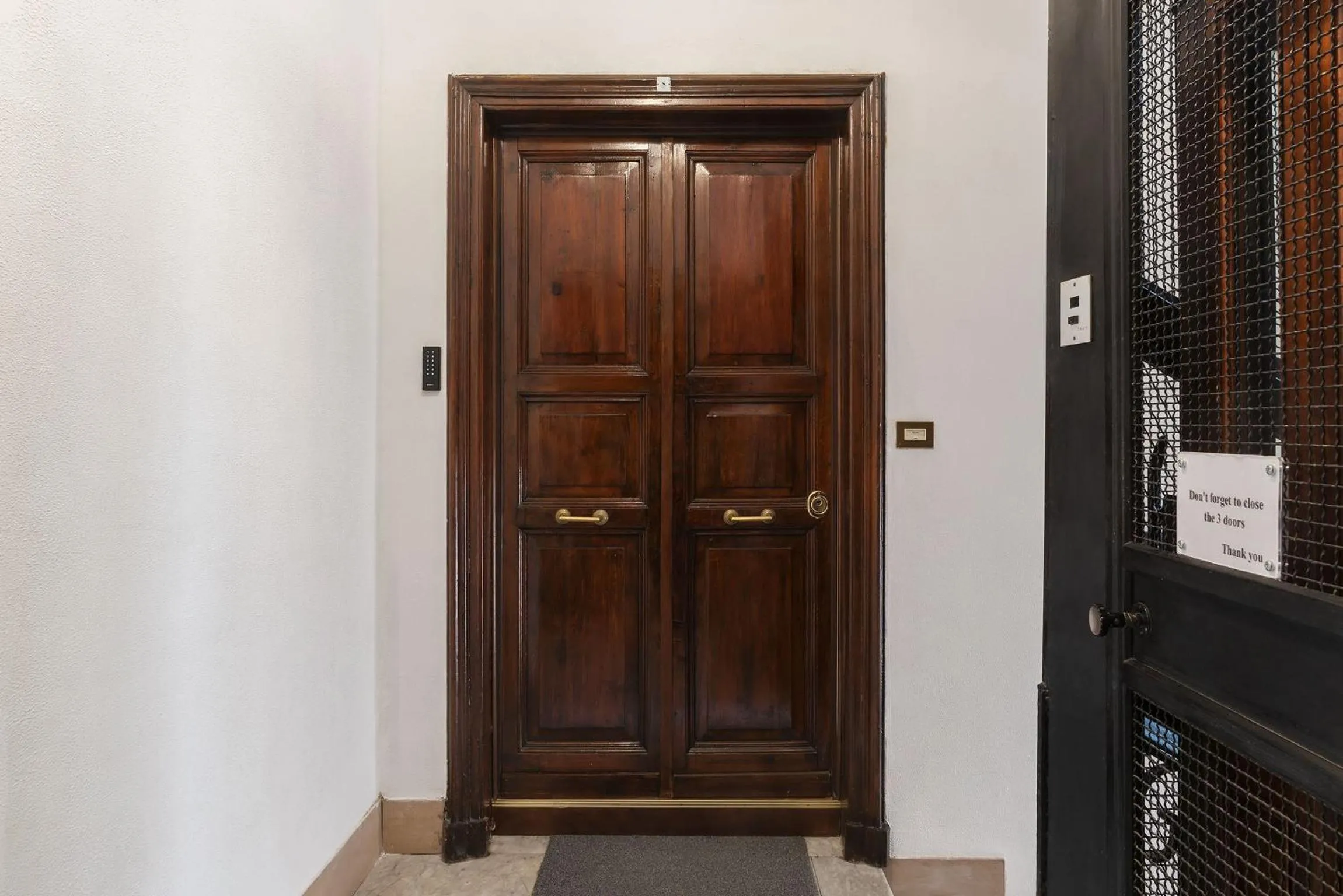 Facade/entrance in Appartamento Via Genova