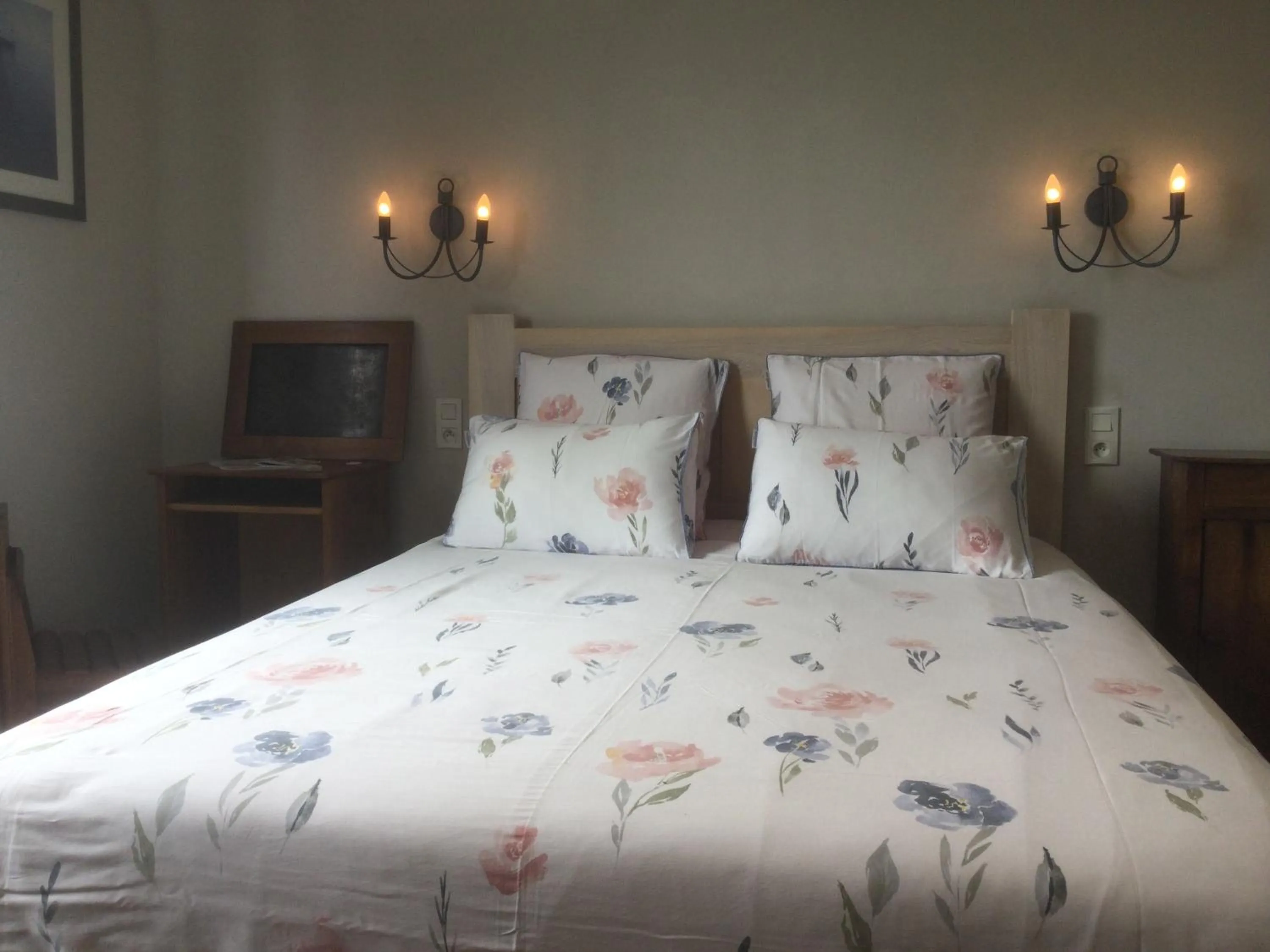 Internal: Not applicable to any particular room, Bed in Les Chambres de Kermenguy