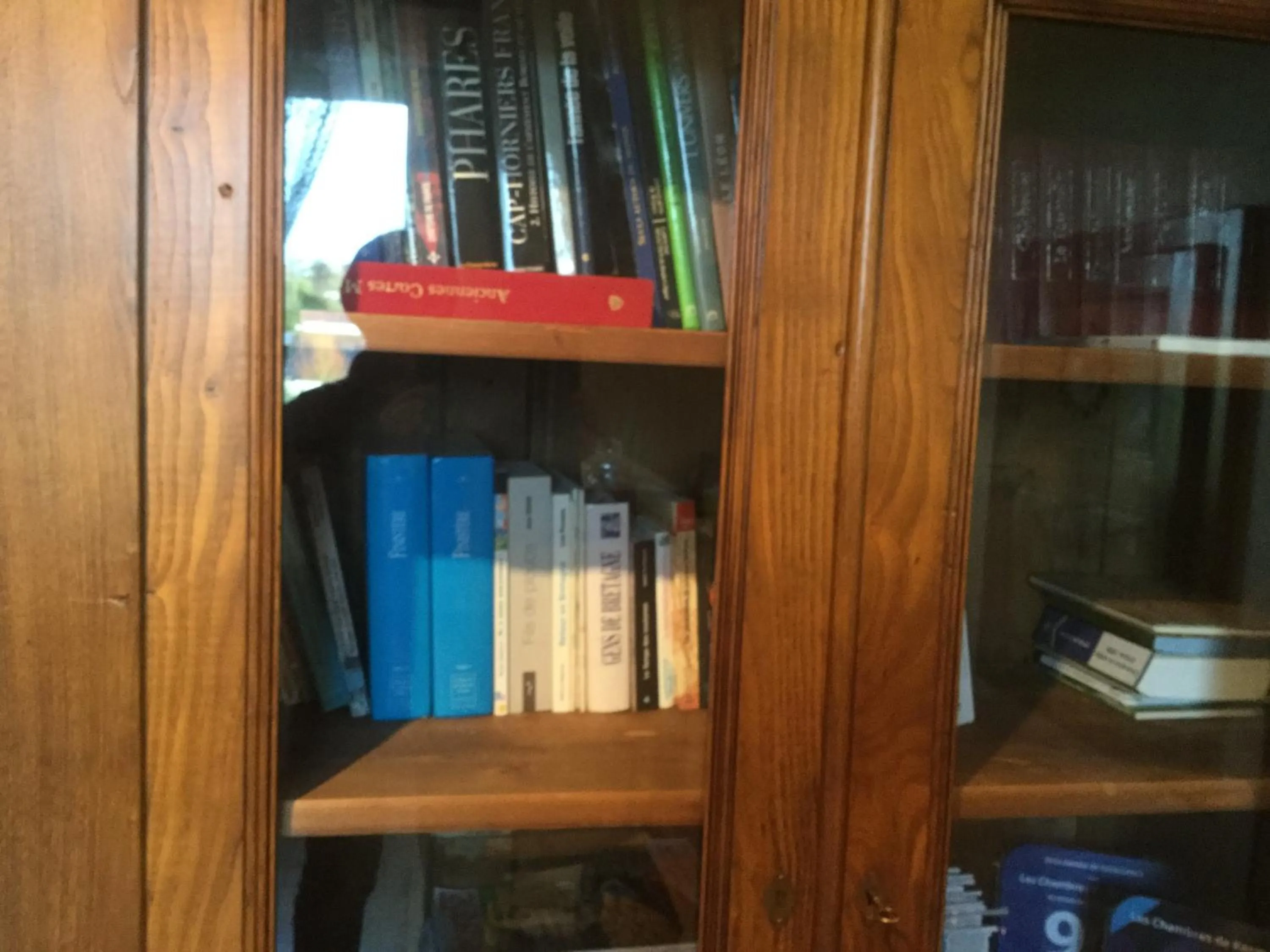 Library in Les Chambres de Kermenguy