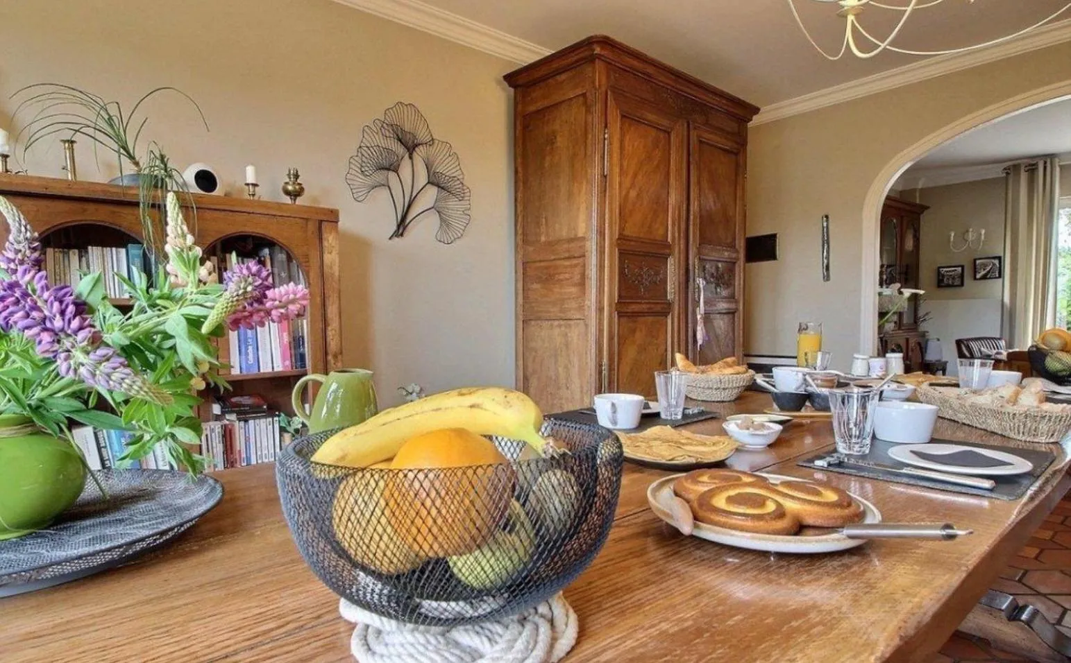 Dining area in Les Chambres de Kermenguy