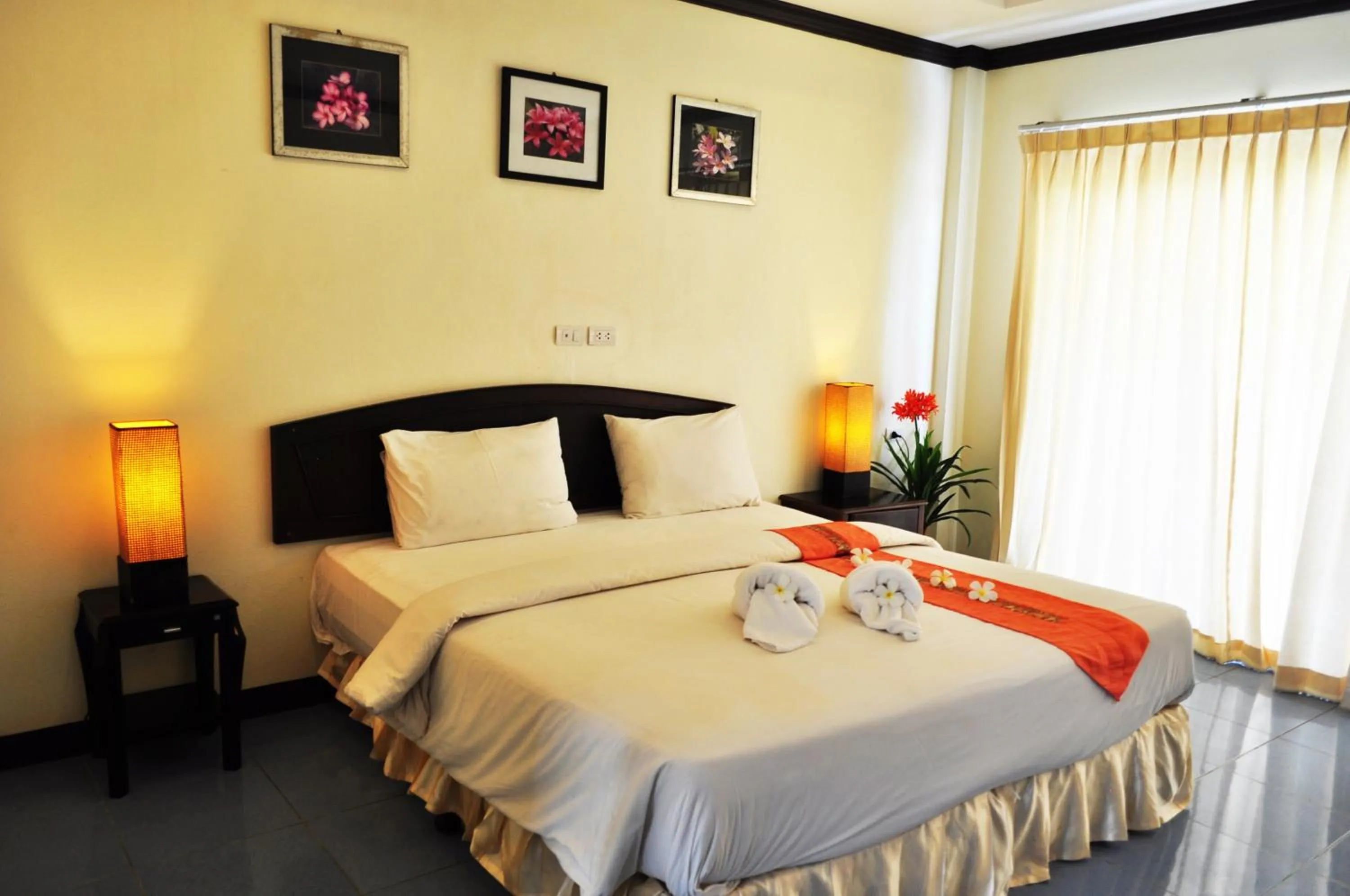 Photo of the whole room, Bed in Lanta Seafront Resort