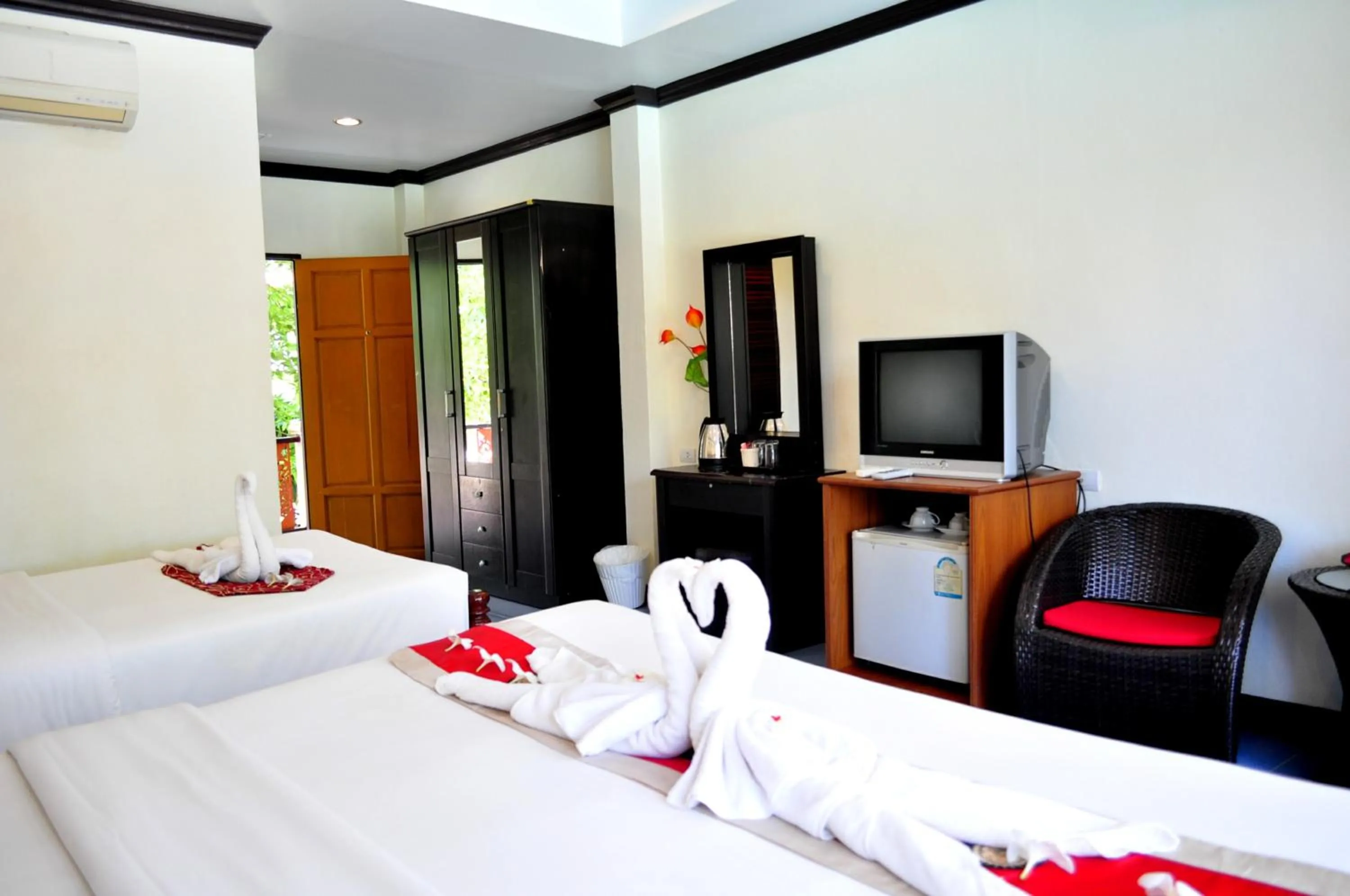 Photo of the whole room, Bed in Lanta Seafront Resort
