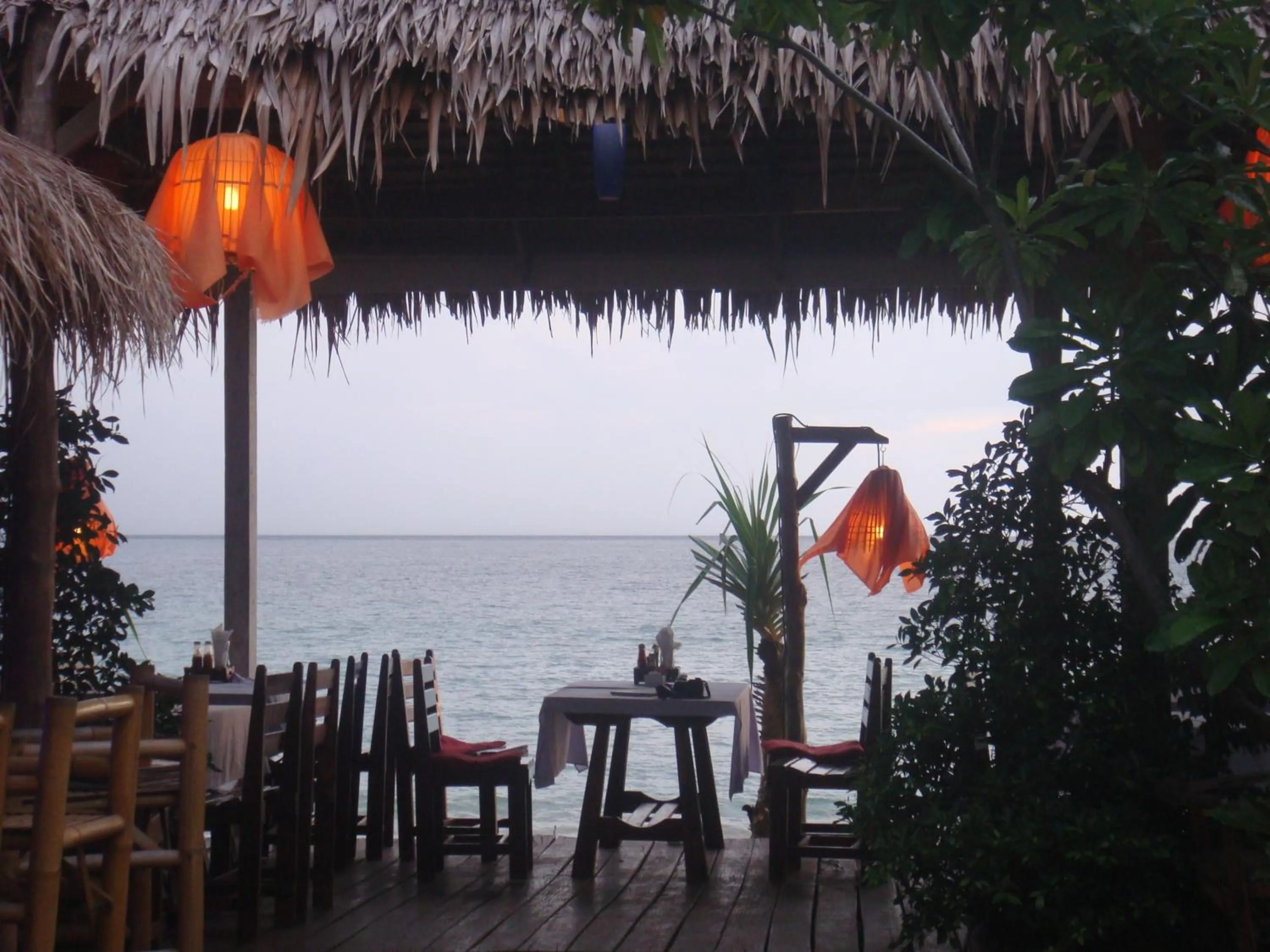 Restaurant/places to eat in Lanta Seafront Resort