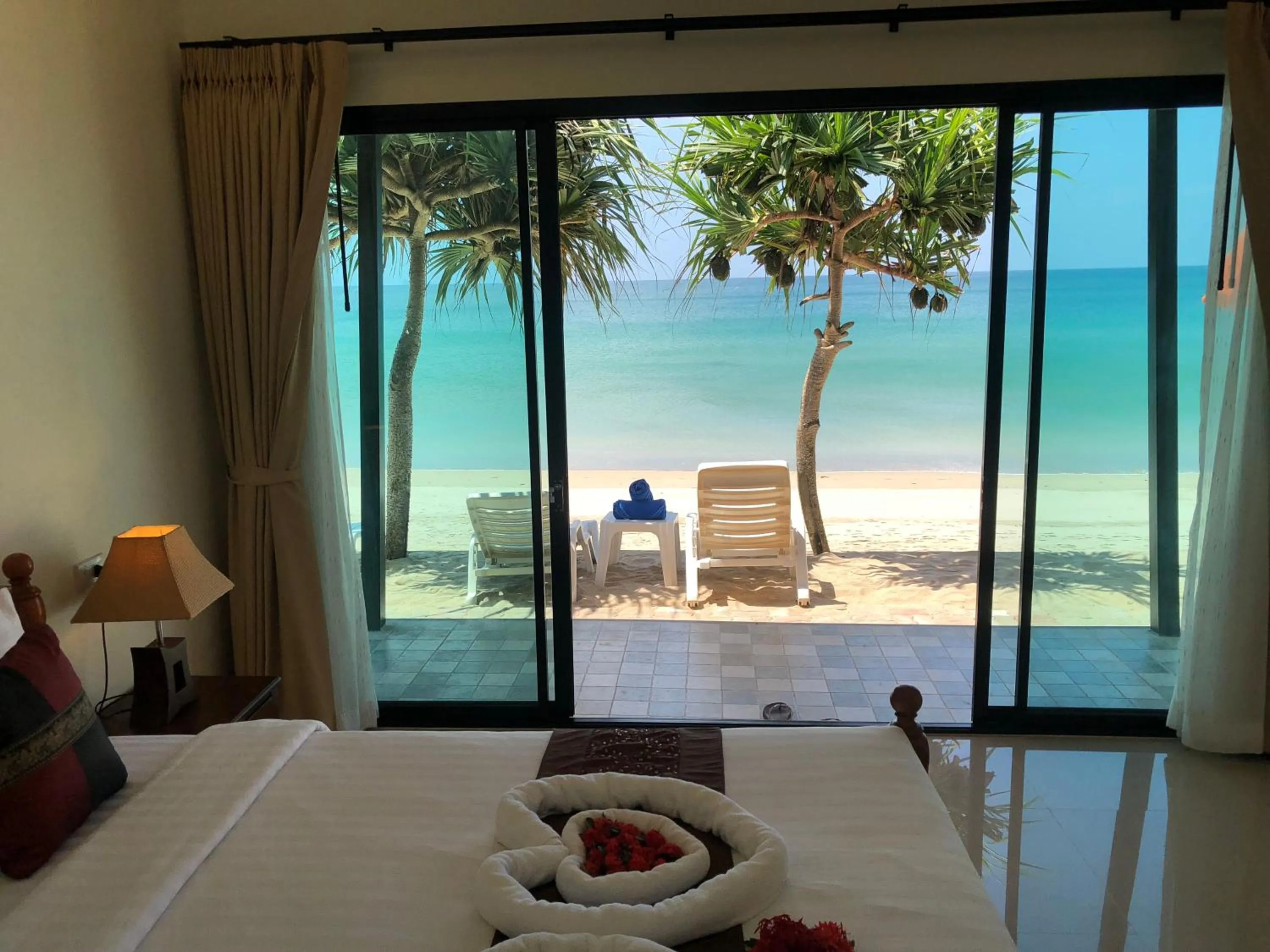 Sea view, Bed in Lanta Seafront Resort