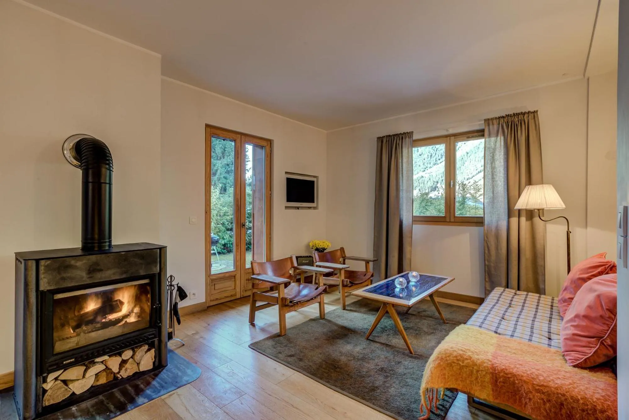 Communal lounge/ TV room in Villa Mont Blanc