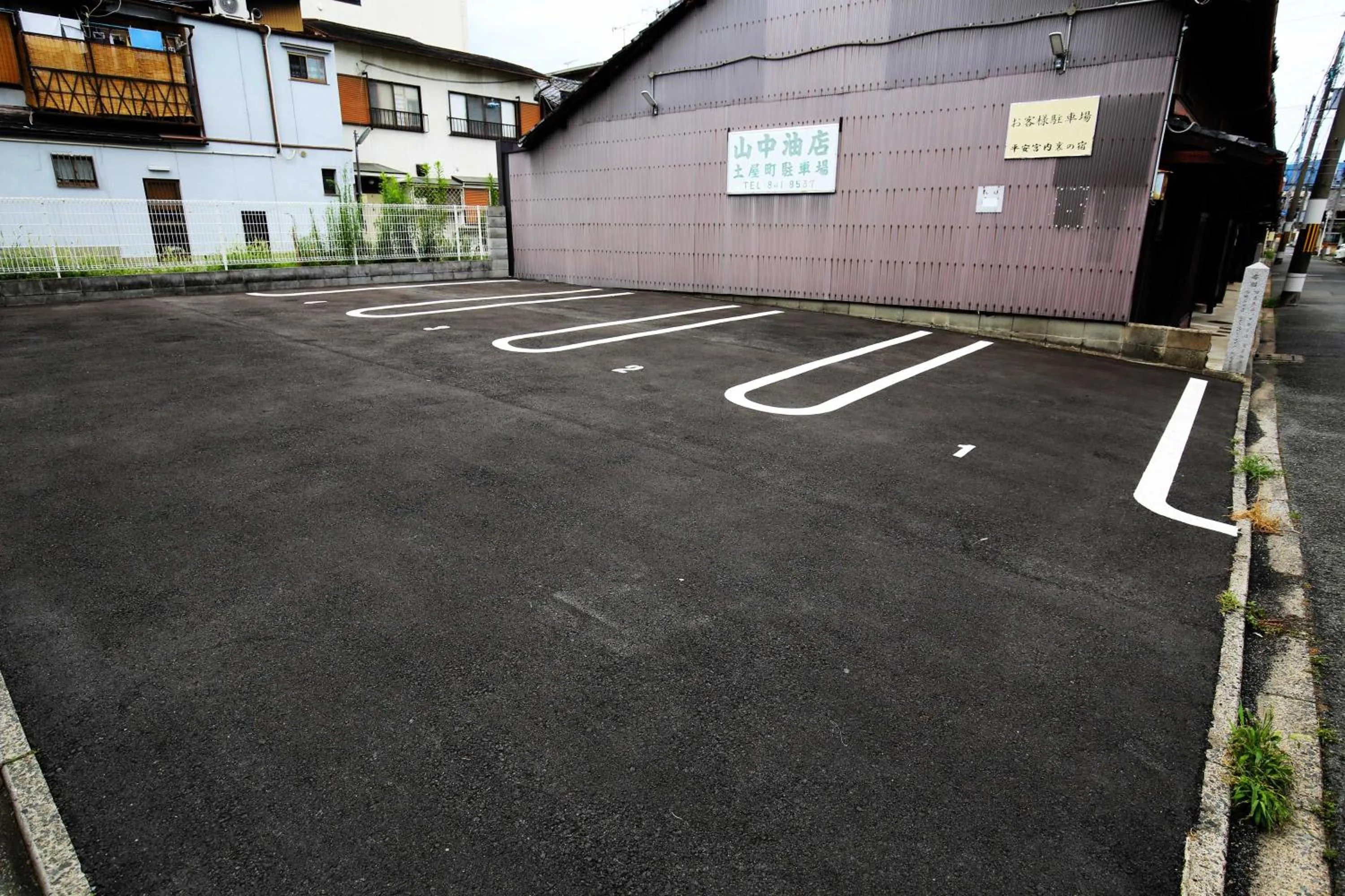 Parking in Heiankyu-dairi no yado
