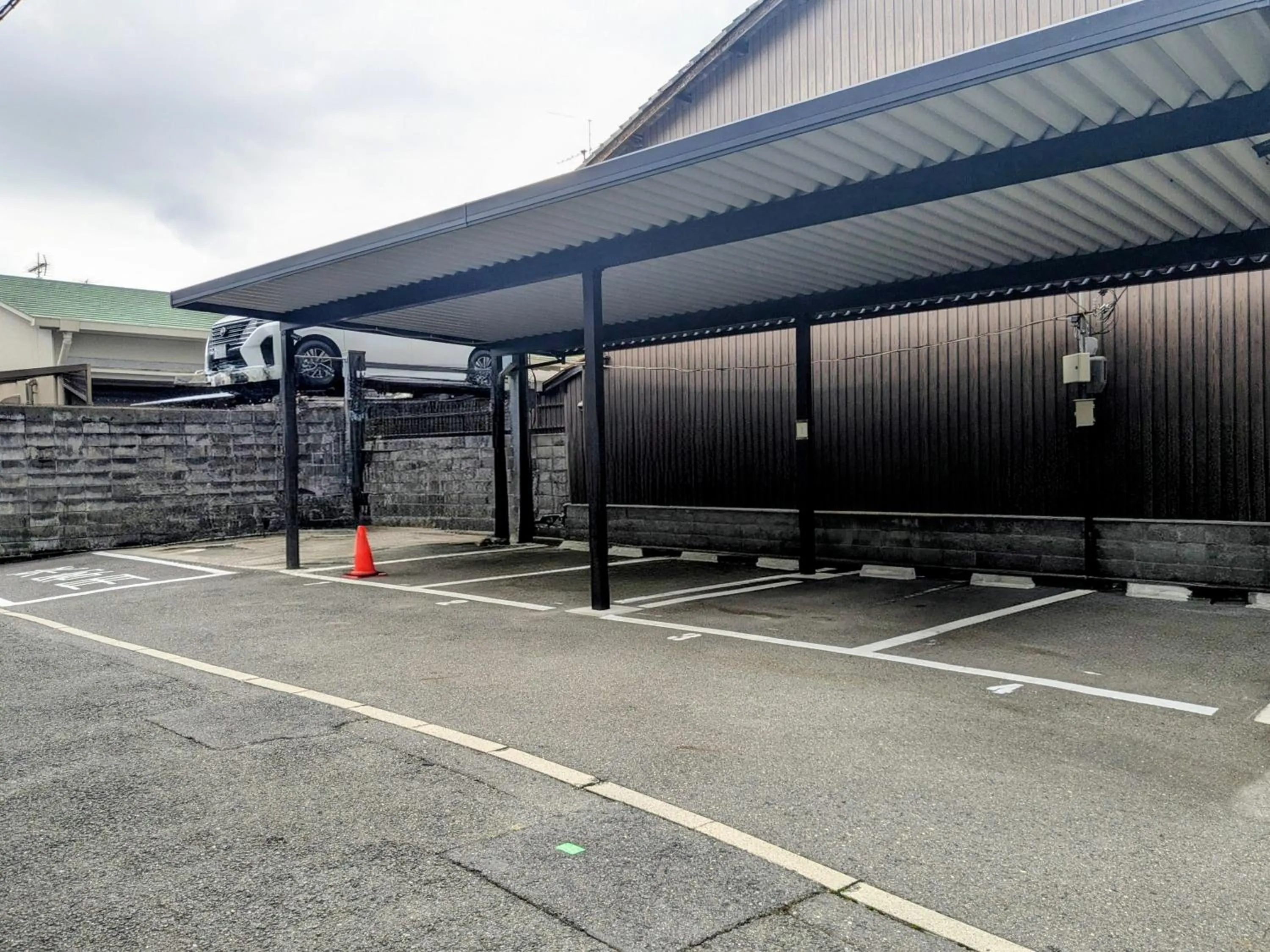 Parking in Wakakusa-An Private Machiya near JR Nijo Station