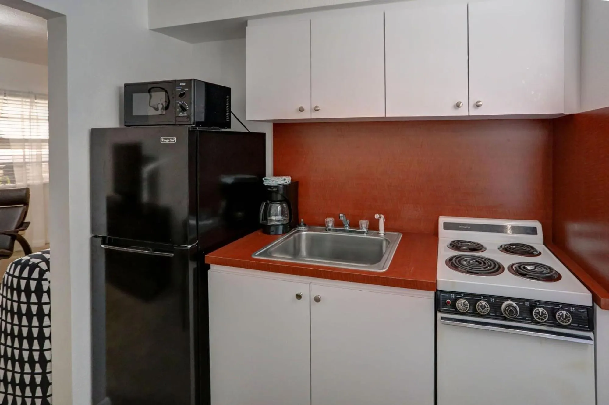 Kitchen or kitchenette in Green Seas Motel