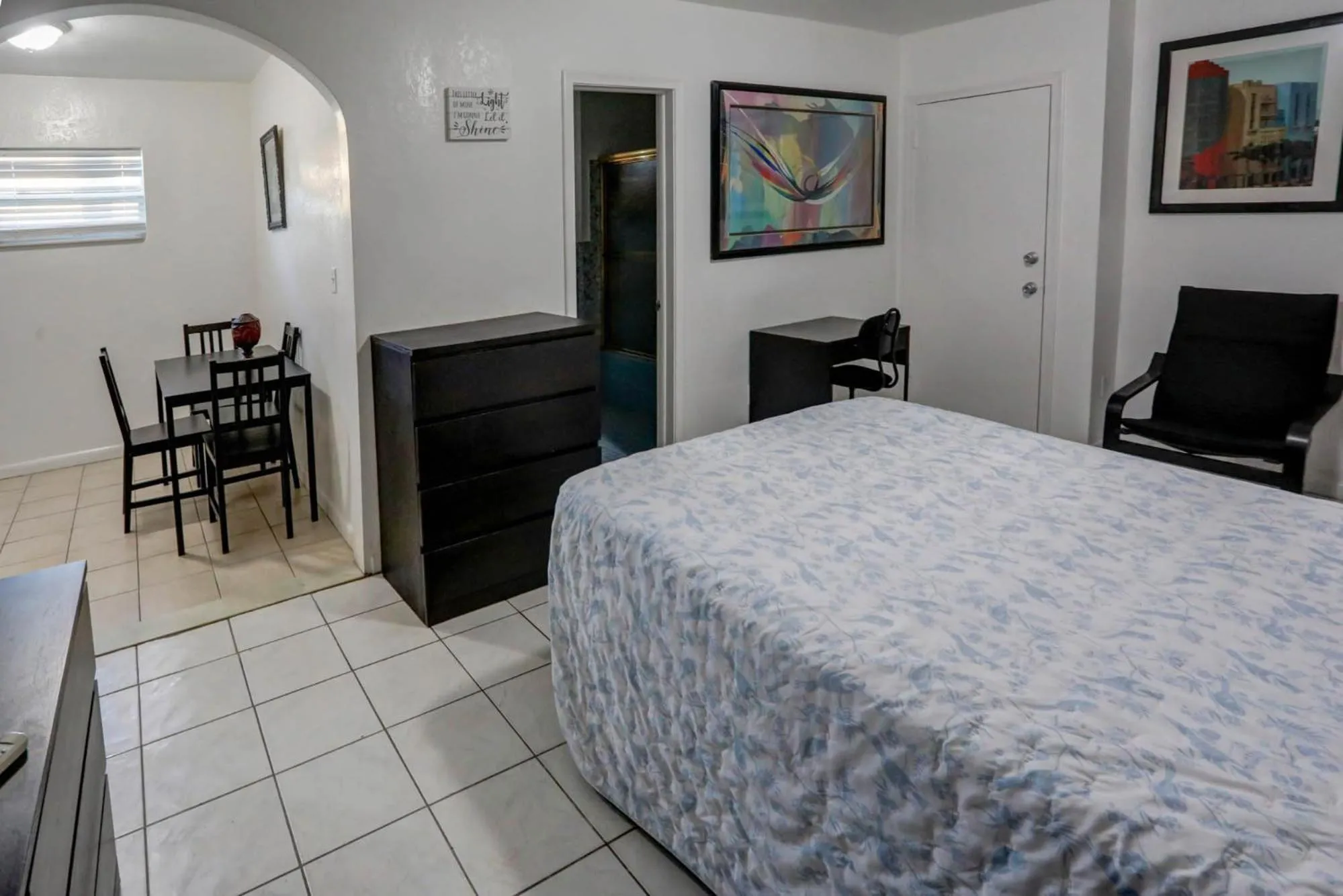 Bed in Green Seas Motel