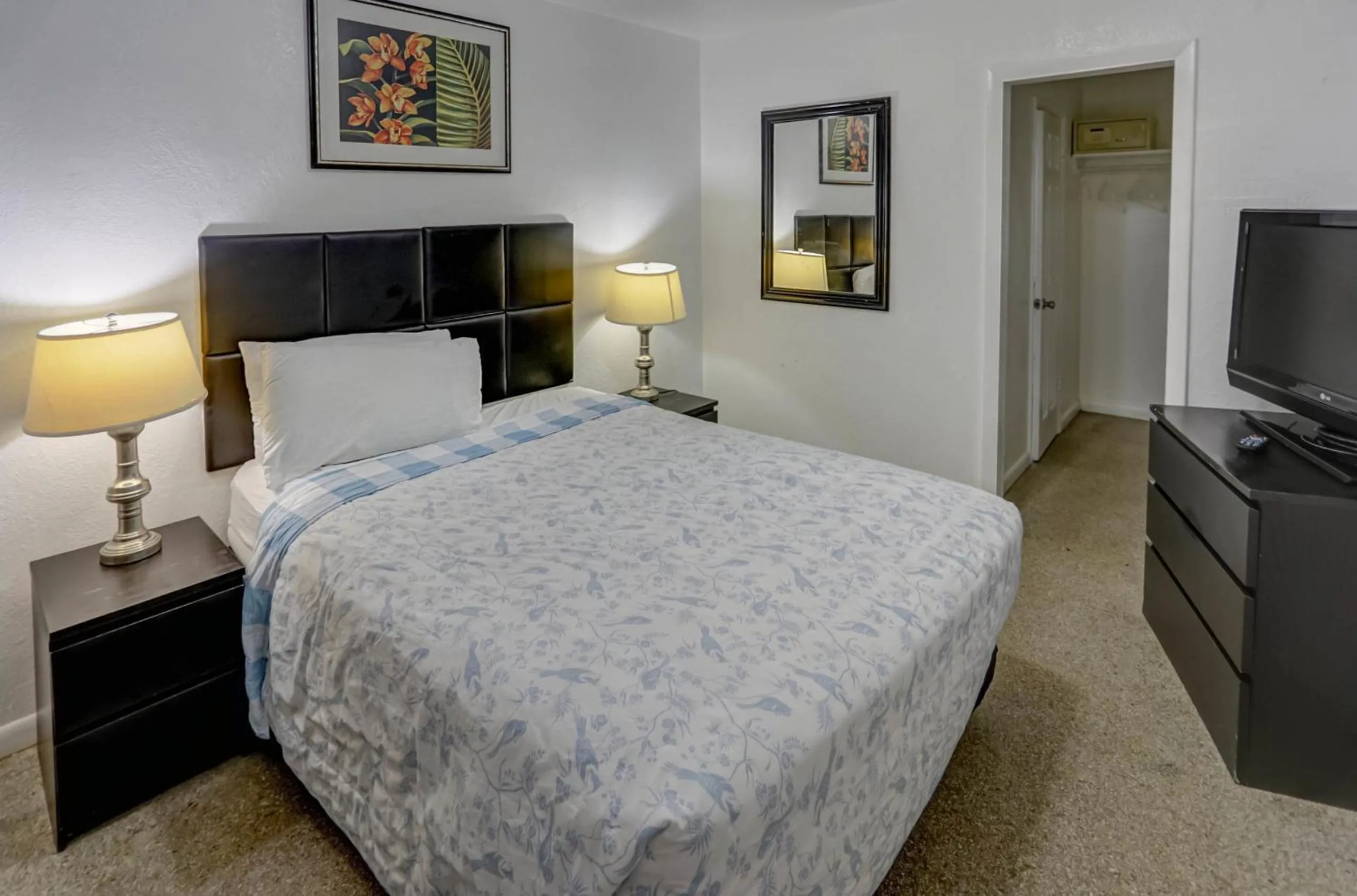 Bed in Green Seas Motel