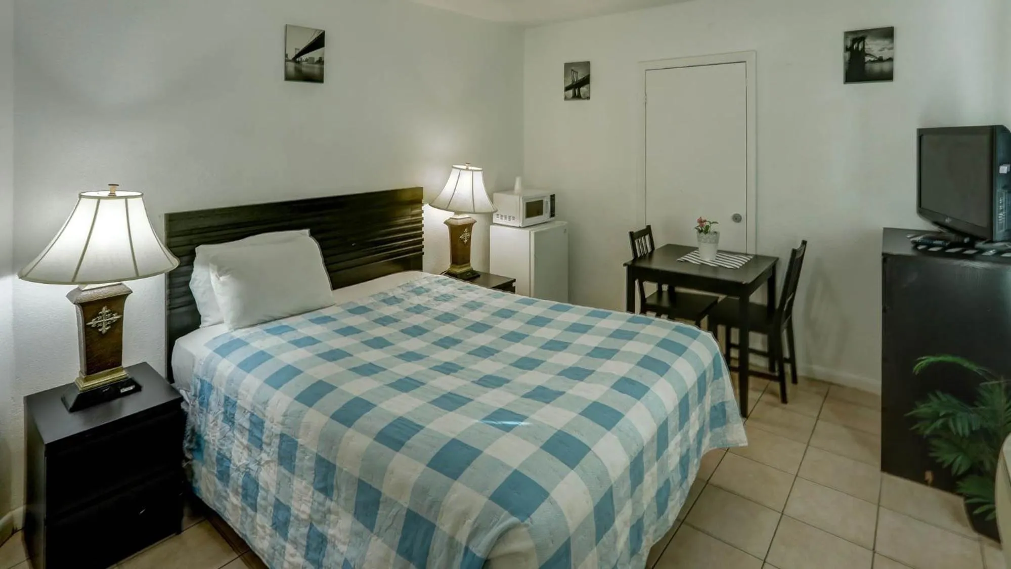 Bed in Green Seas Motel