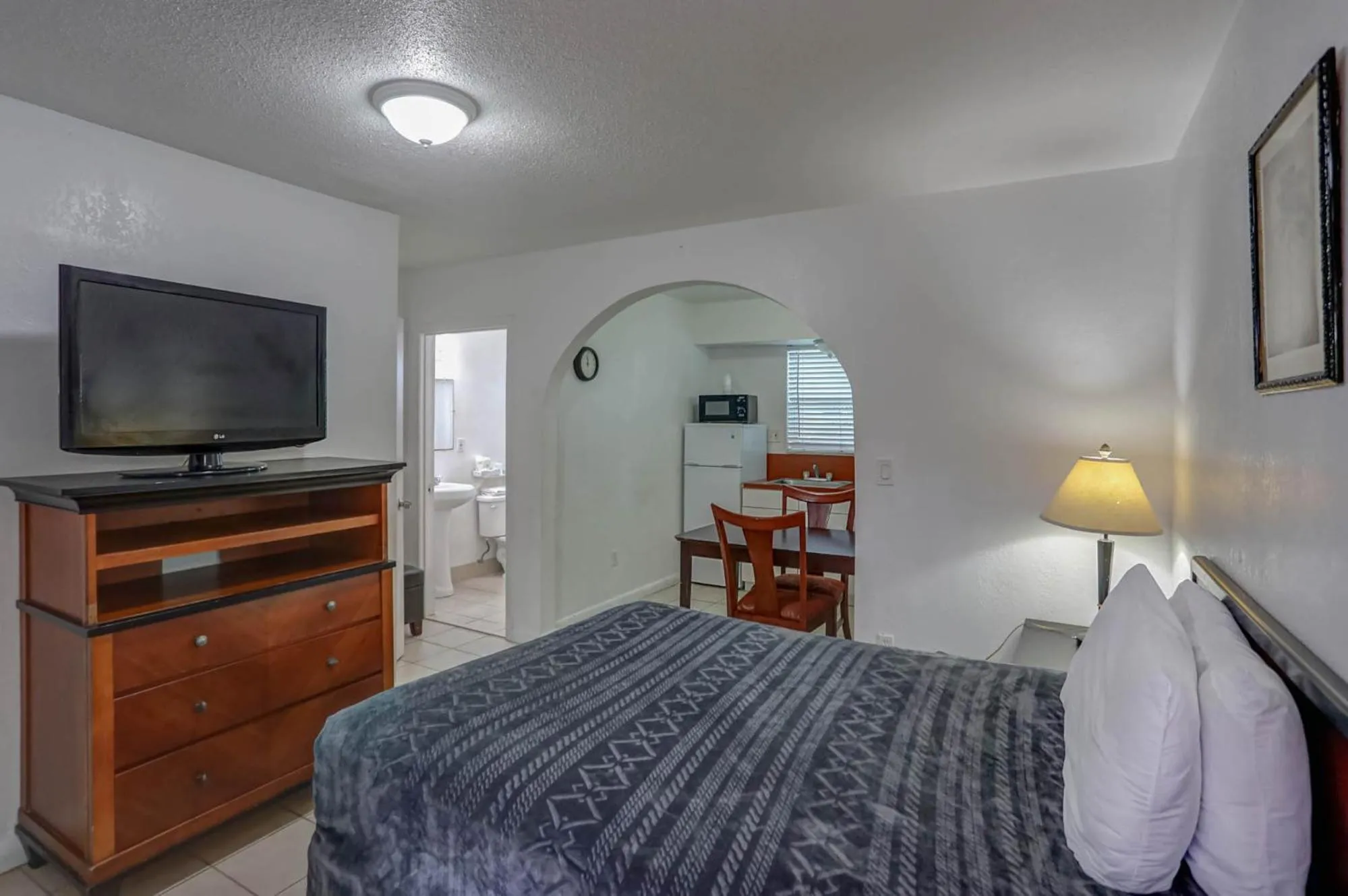 Bed in Green Seas Motel