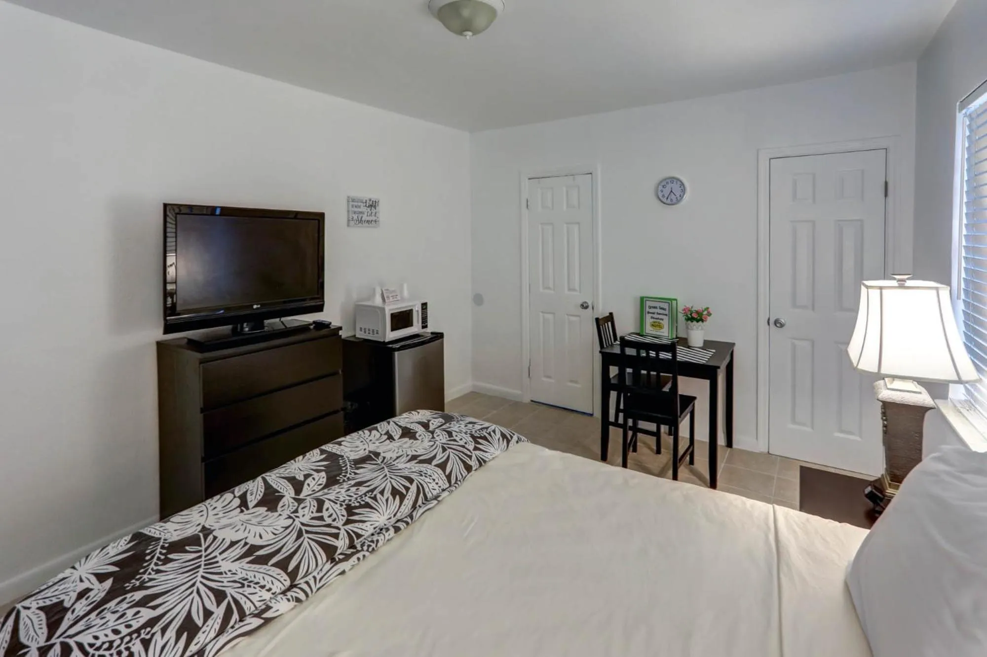 Bed in Green Seas Motel