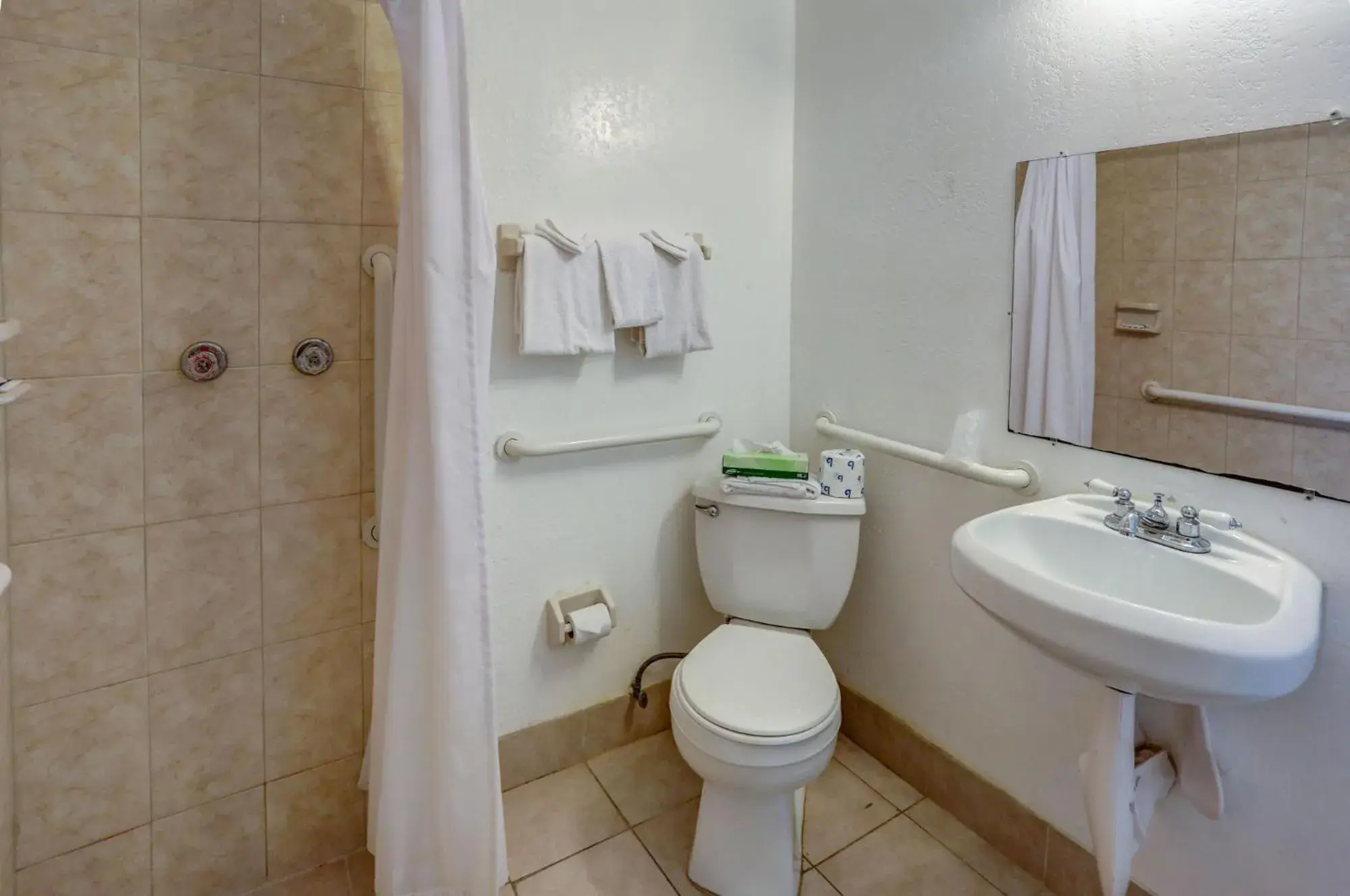 Double Room - Disability Access in Green Seas Motel Double Room - Disability Access in Green Seas Motel
