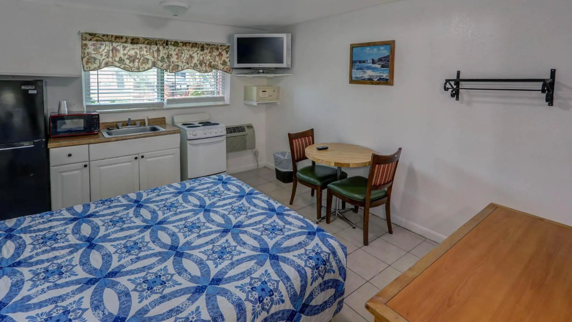 Bed in Green Seas Motel