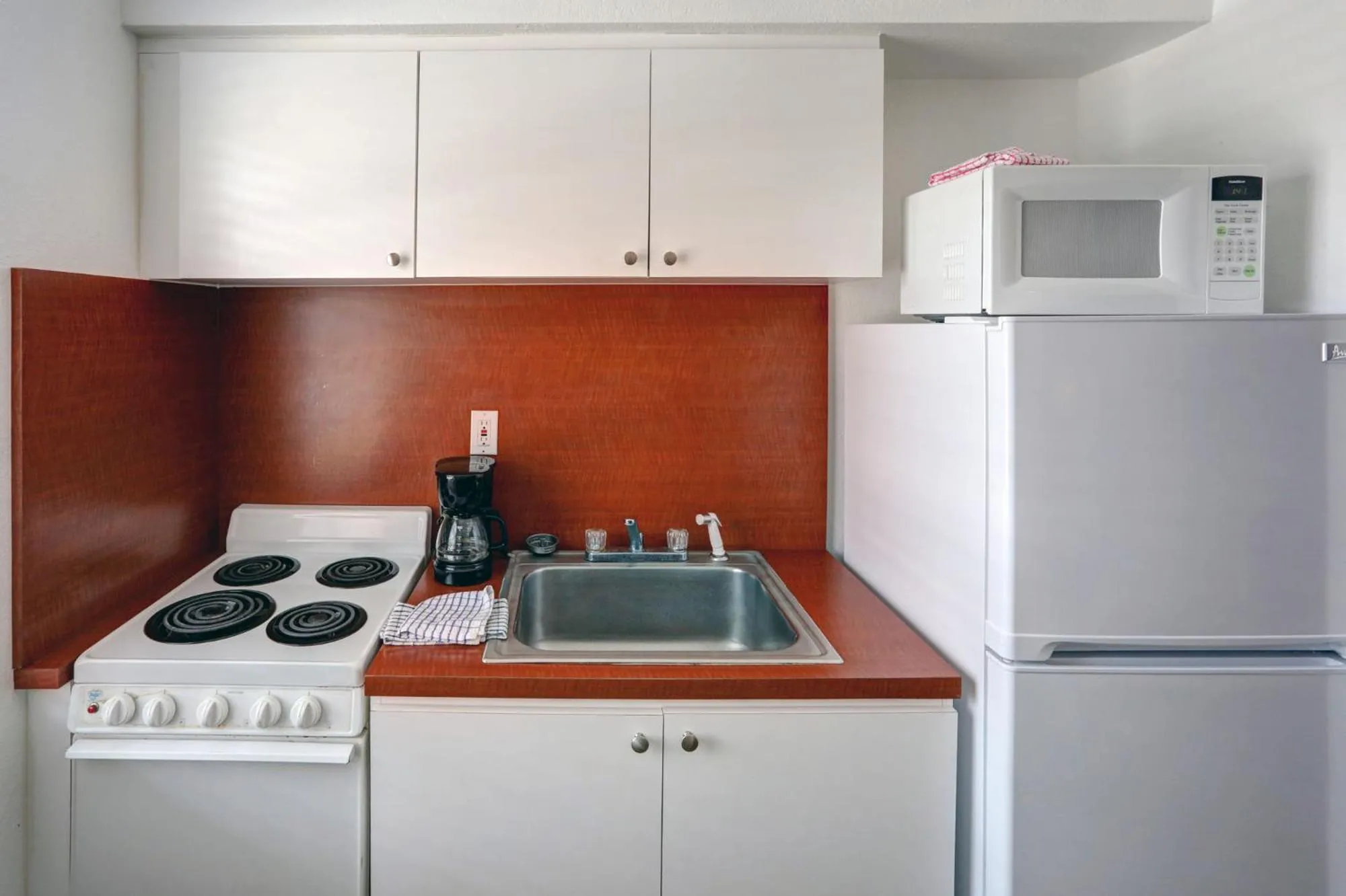 Coffee/tea facilities in Green Seas Motel