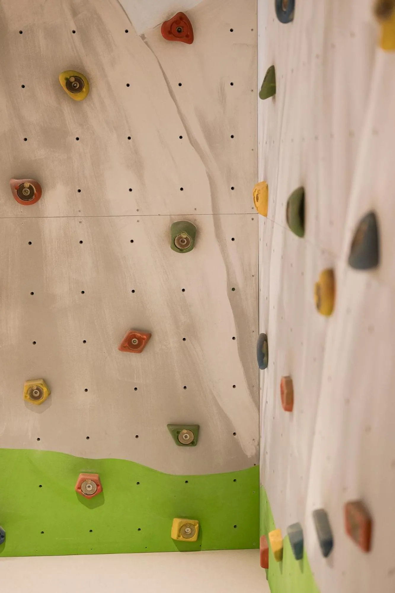 children in Amaris Suites