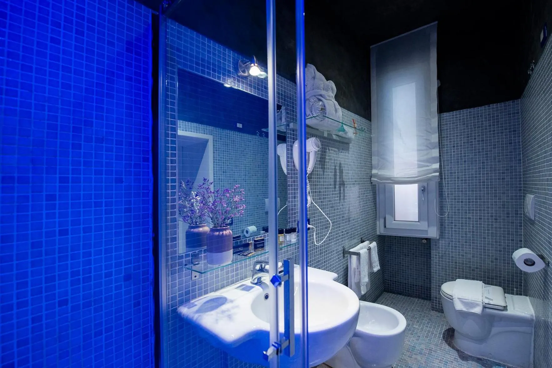 Shower in Town House Campo De Fiori