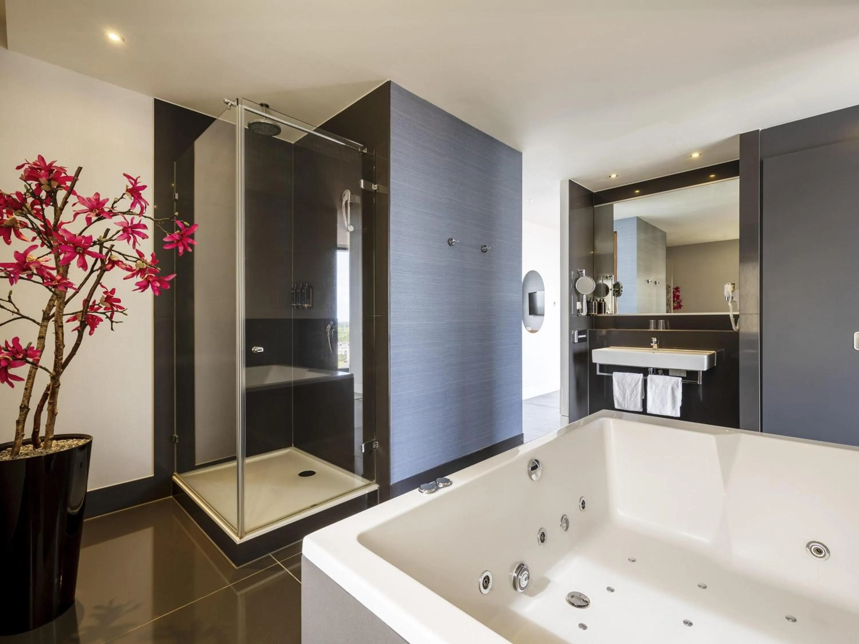 Bedroom in Mercure Hotel Amersfoort Centre