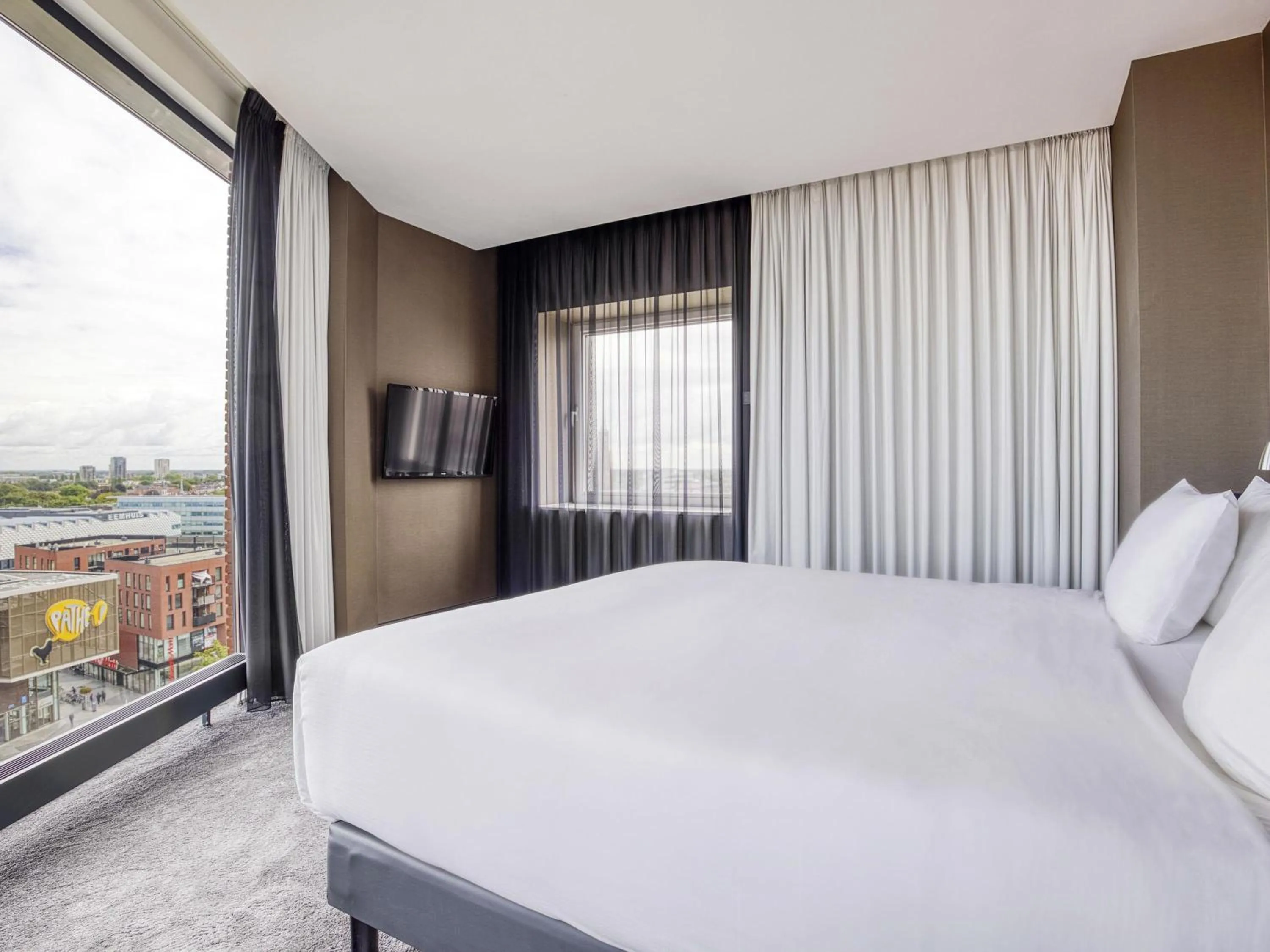 Bedroom, Bed in Mercure Hotel Amersfoort Centre