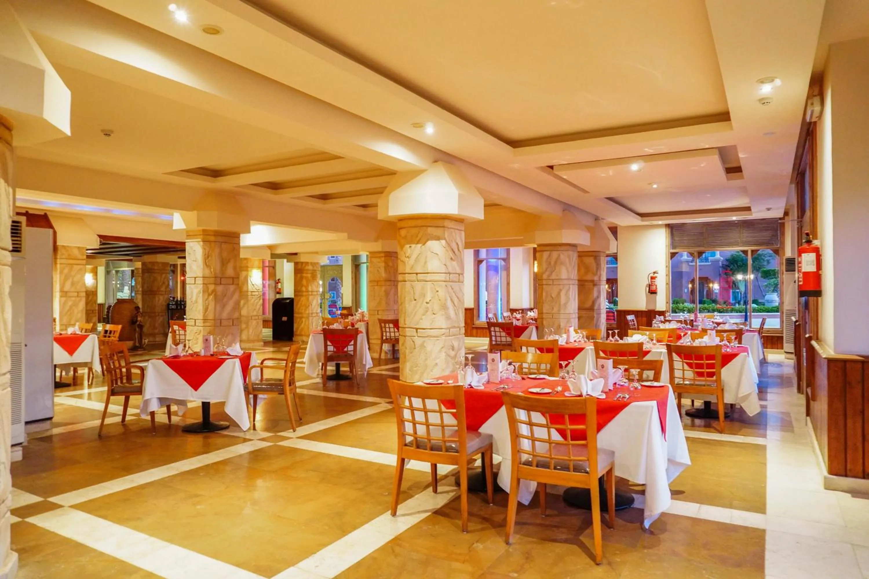 Restaurant/places to eat in Charmillion Club Aquapark