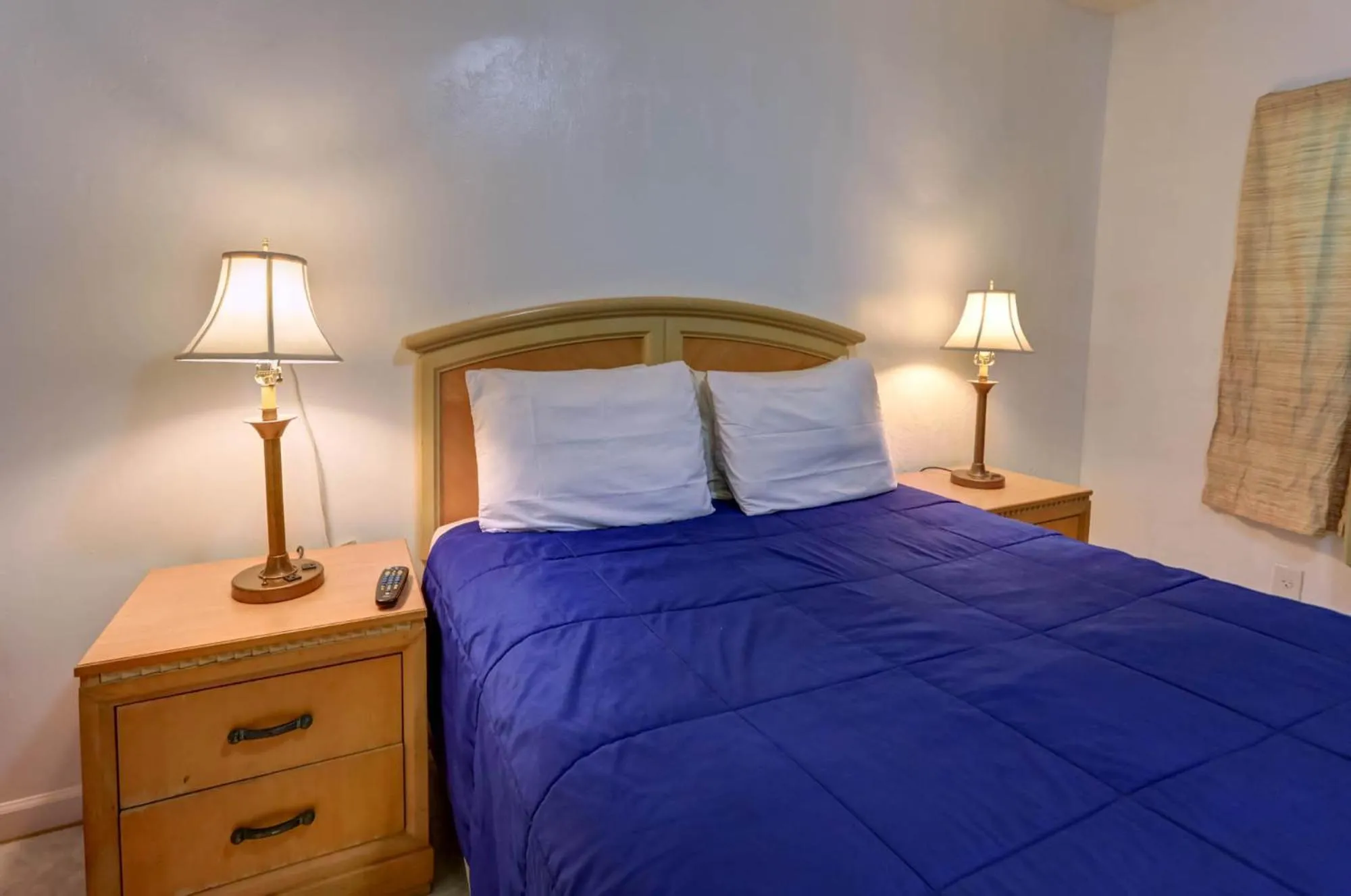 Bed in Richard's Motel Extended Stay