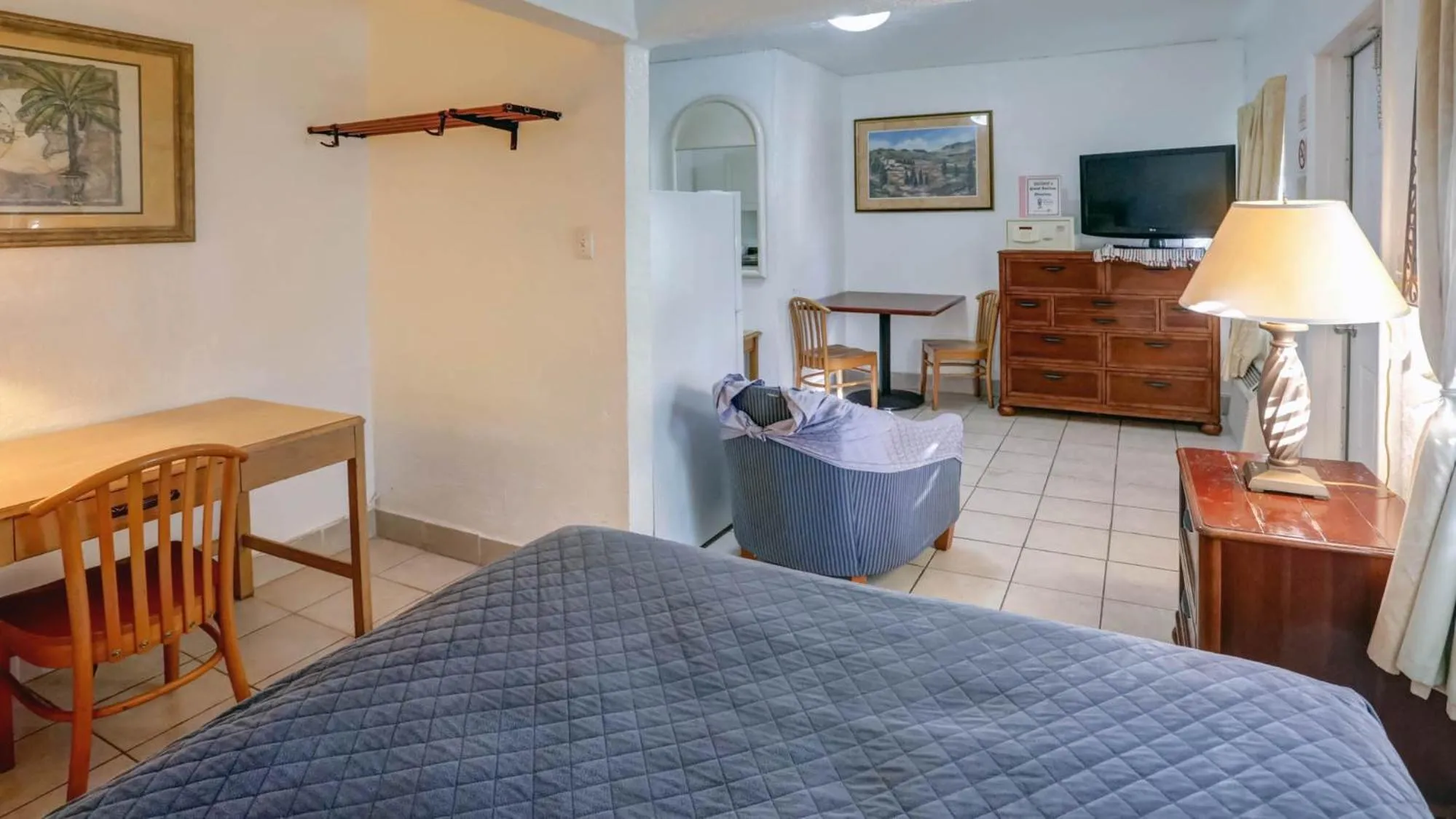 Bed in Richard's Motel Extended Stay