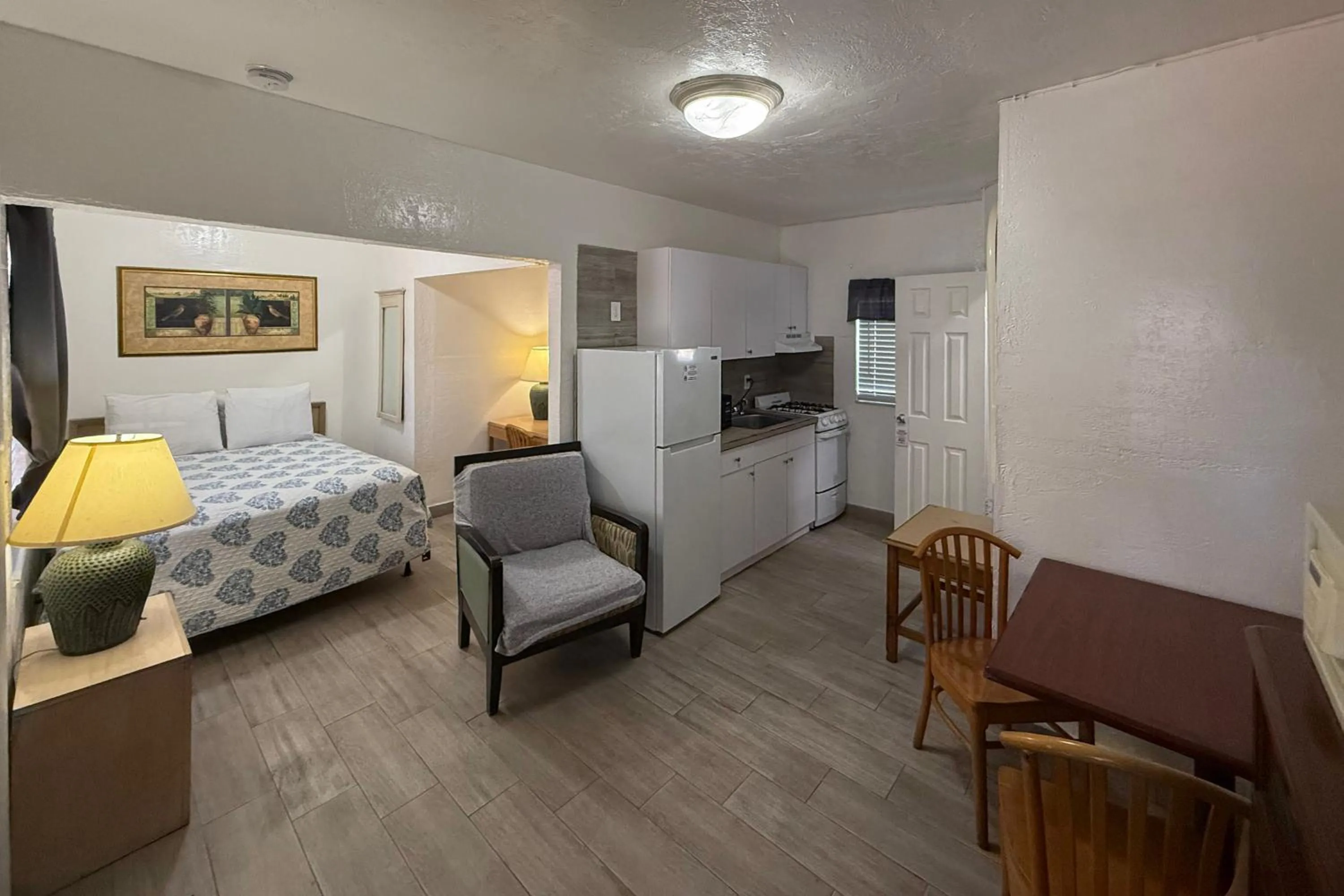 Bed in Richard's Motel Extended Stay