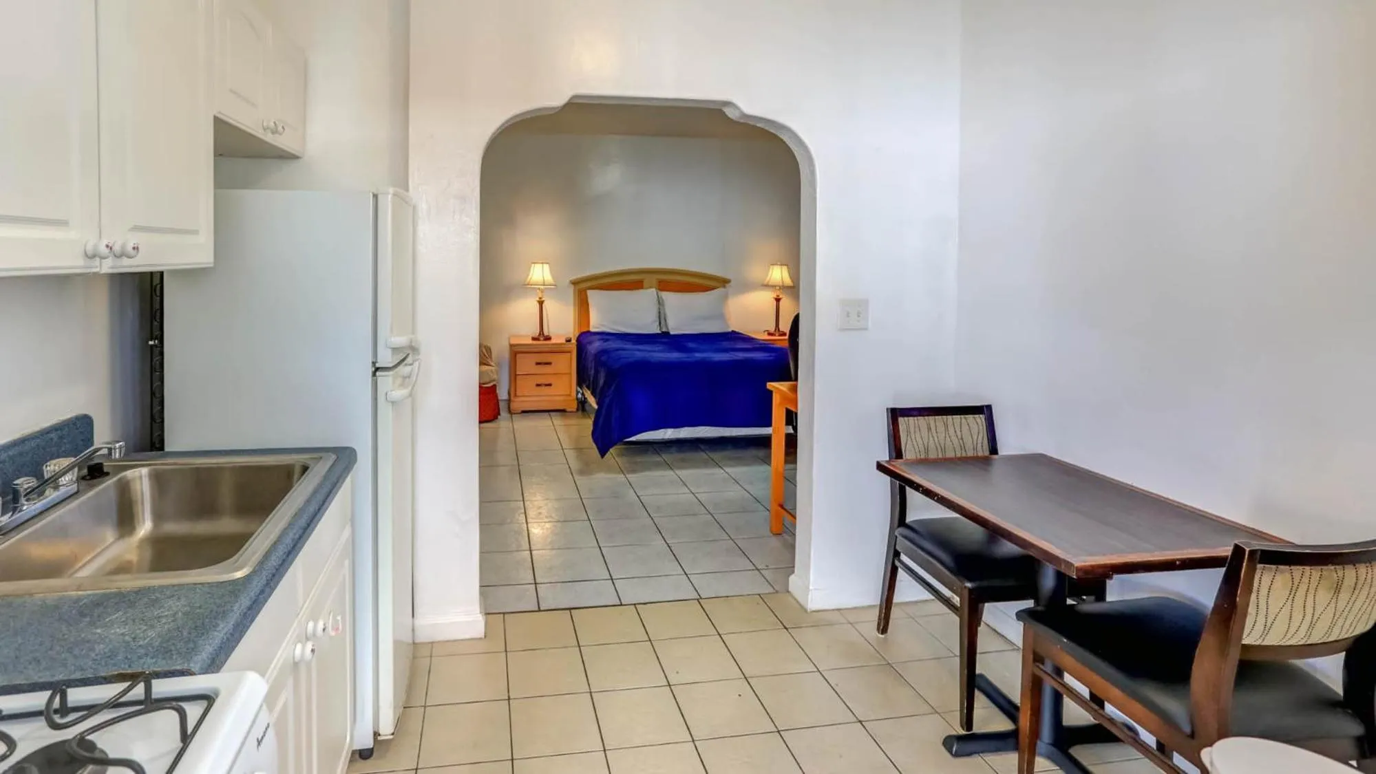 Bed in Richard's Motel Extended Stay