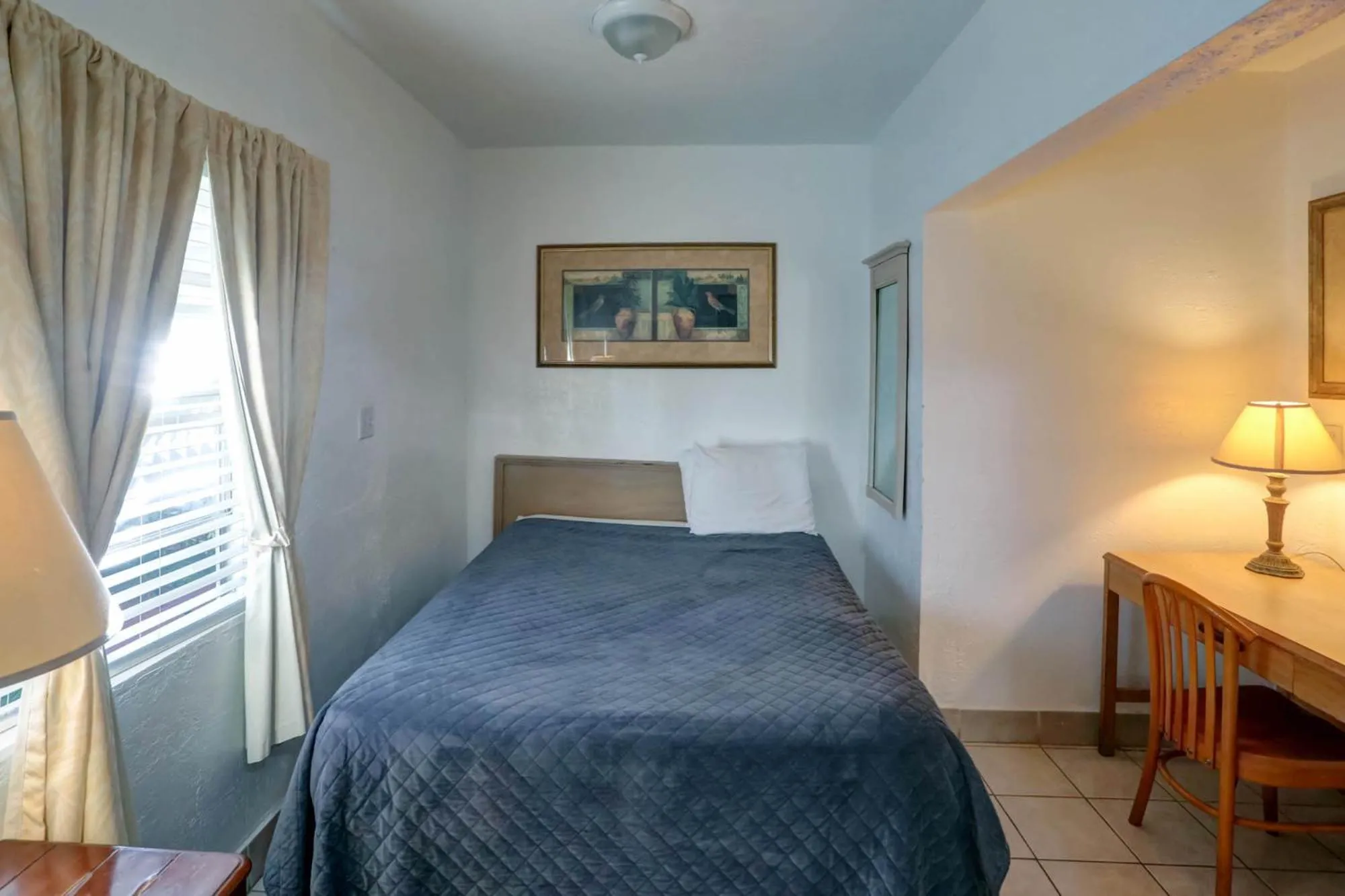 Bed in Richard's Motel Extended Stay