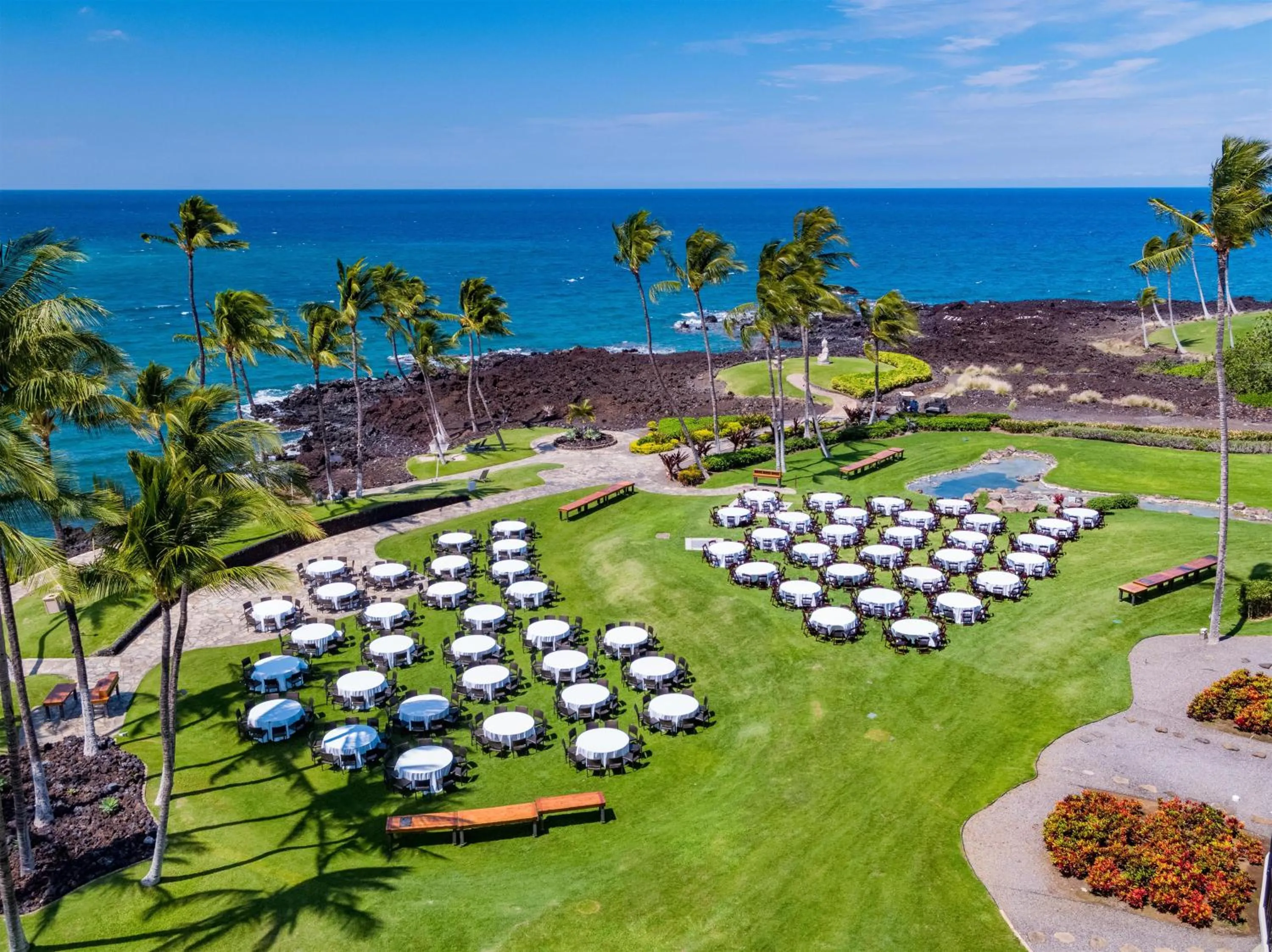 Inner courtyard view in Hilton Waikoloa Village