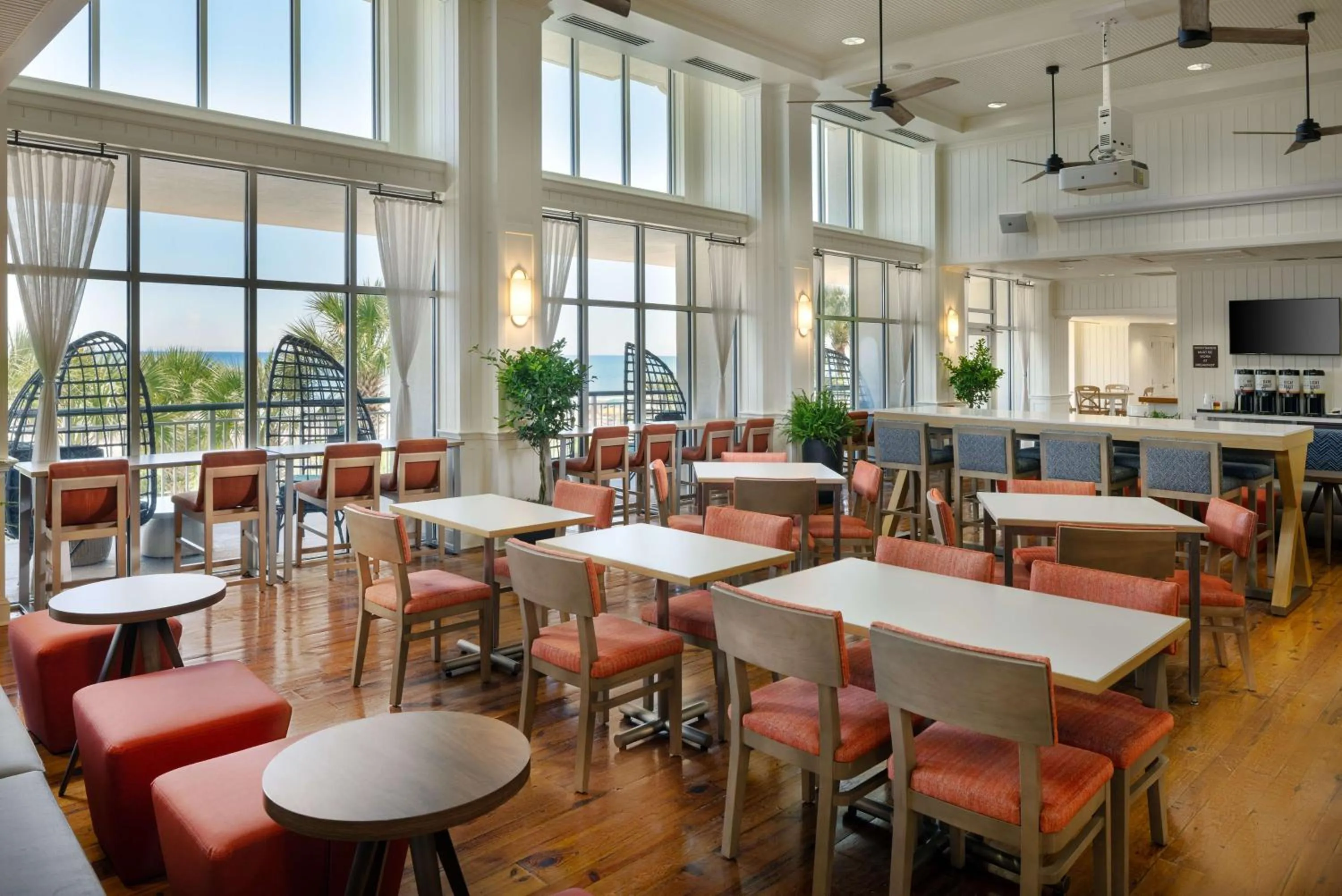 Breakfast in Hampton Inn & Suites Myrtle Beach Oceanfront