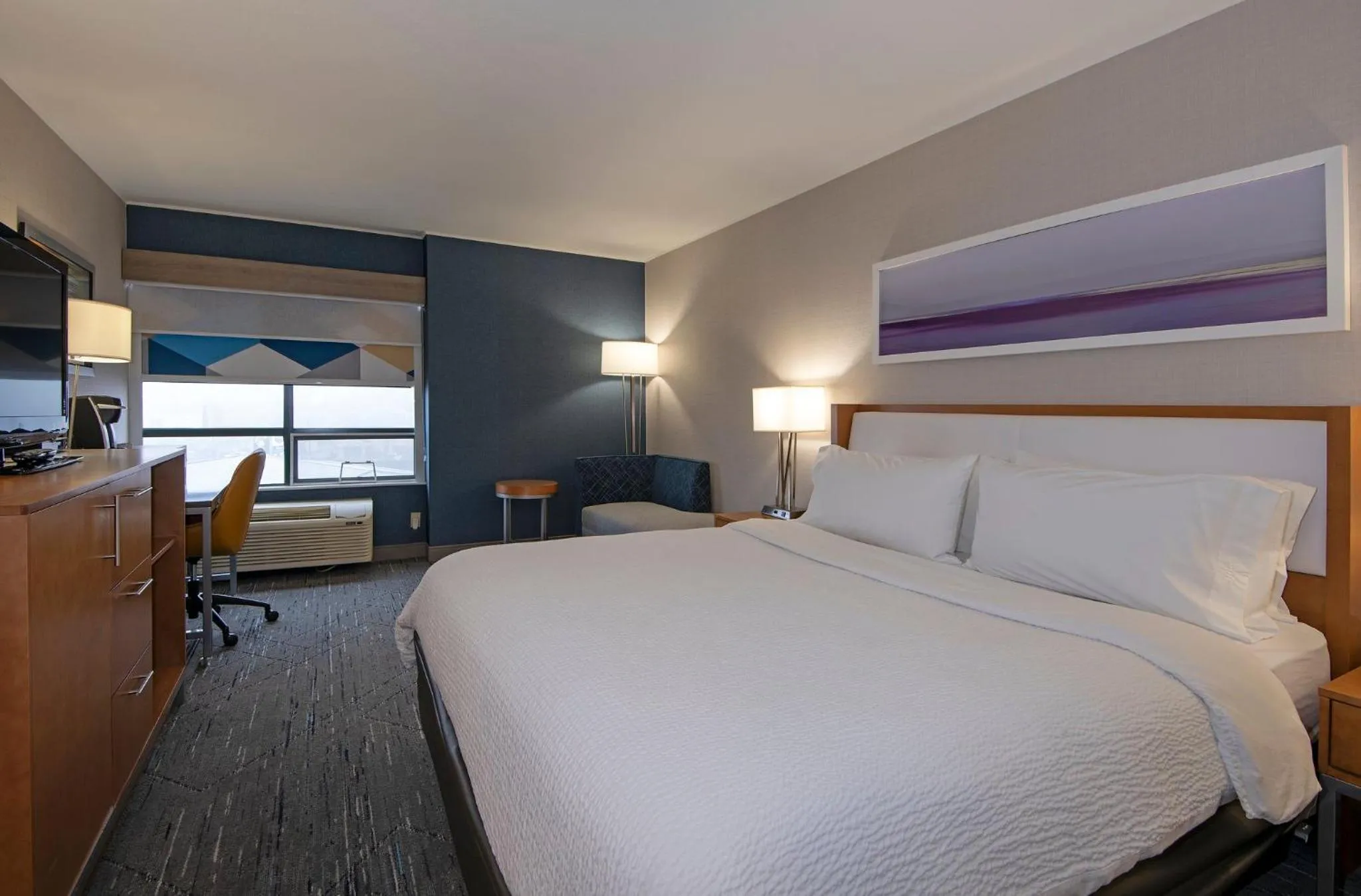 Photo of the whole room, Bed in Holiday Inn Express Kamloops by IHG