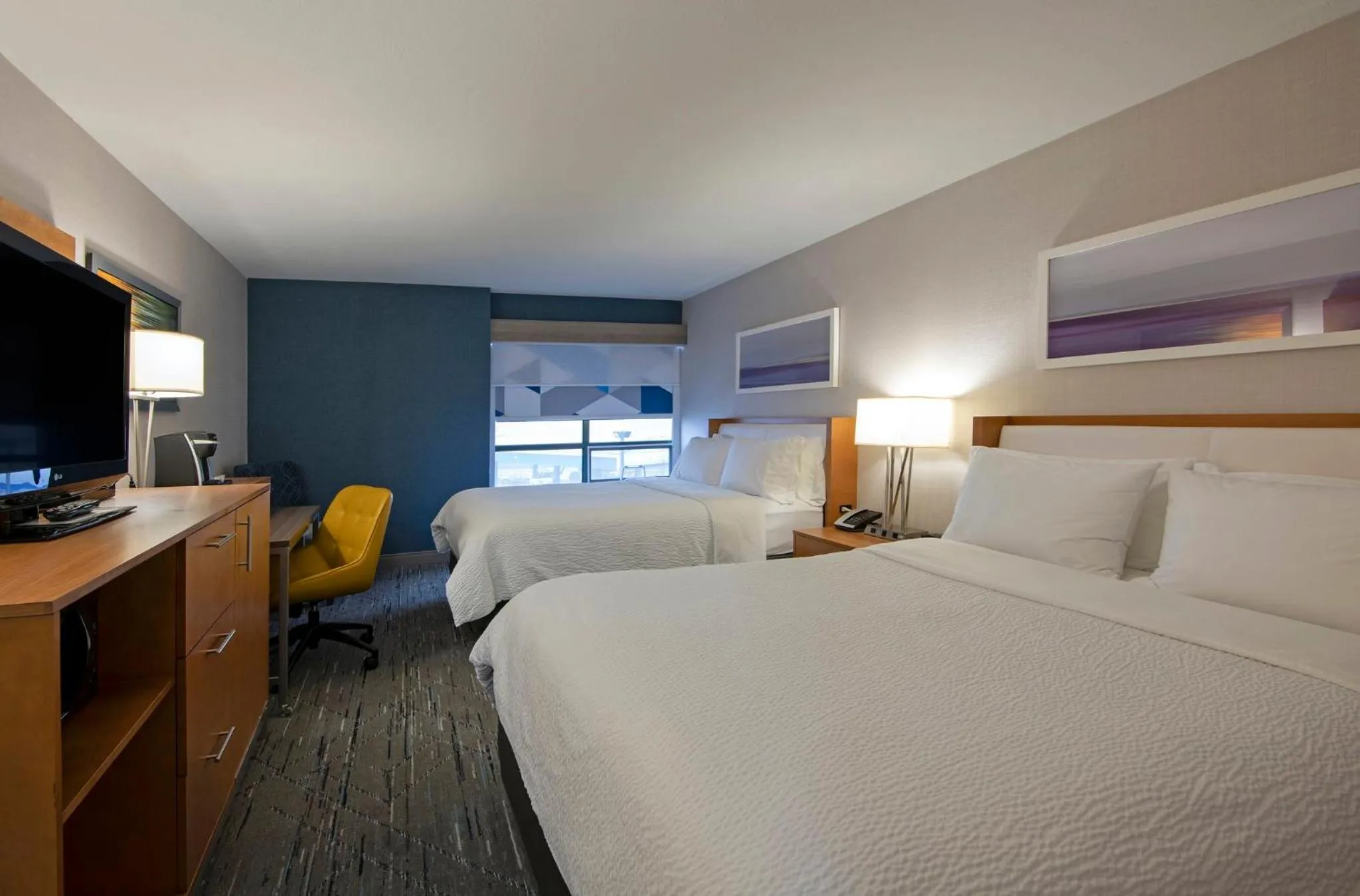 Photo of the whole room, Bed in Holiday Inn Express Kamloops by IHG